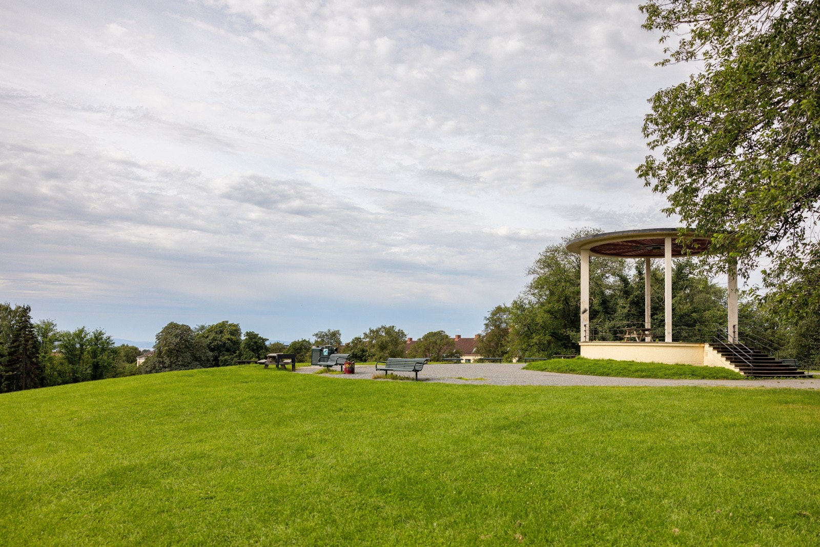 Bygården ligger inntil Torshovparken. Galleribilde