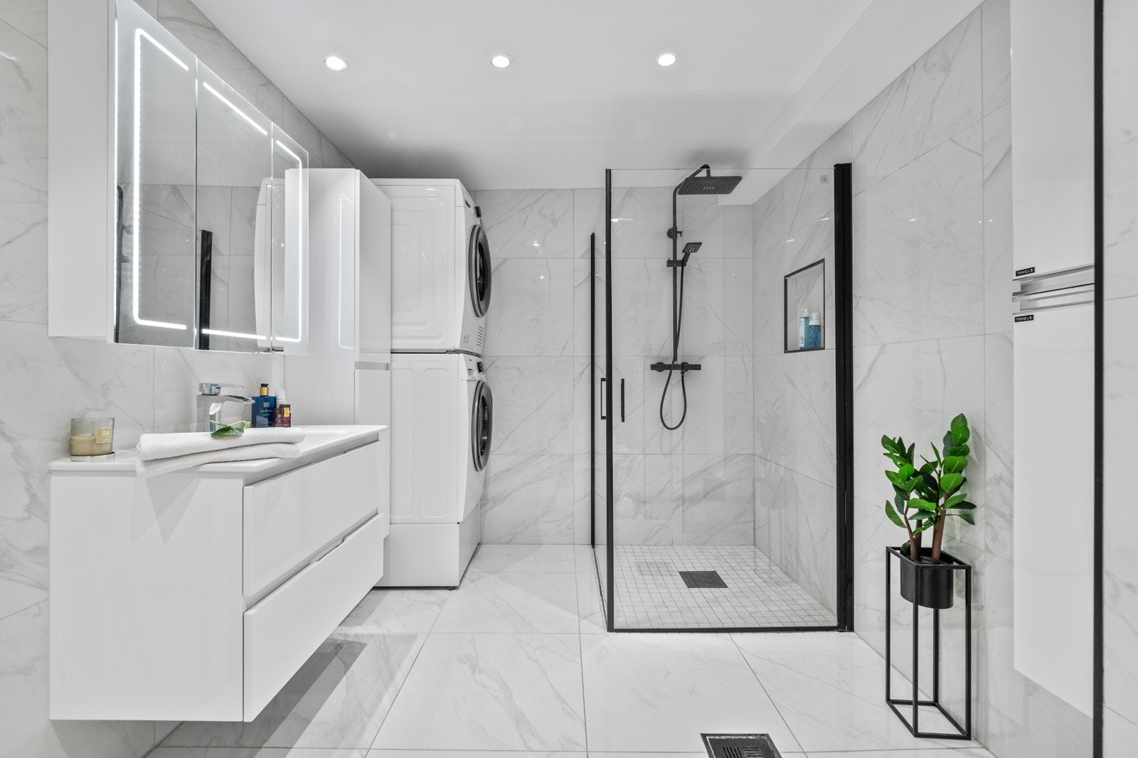 Badet ble pusset opp i 2020/2021, og fremstår som moderne, delikat og innbydende. Galleribilde