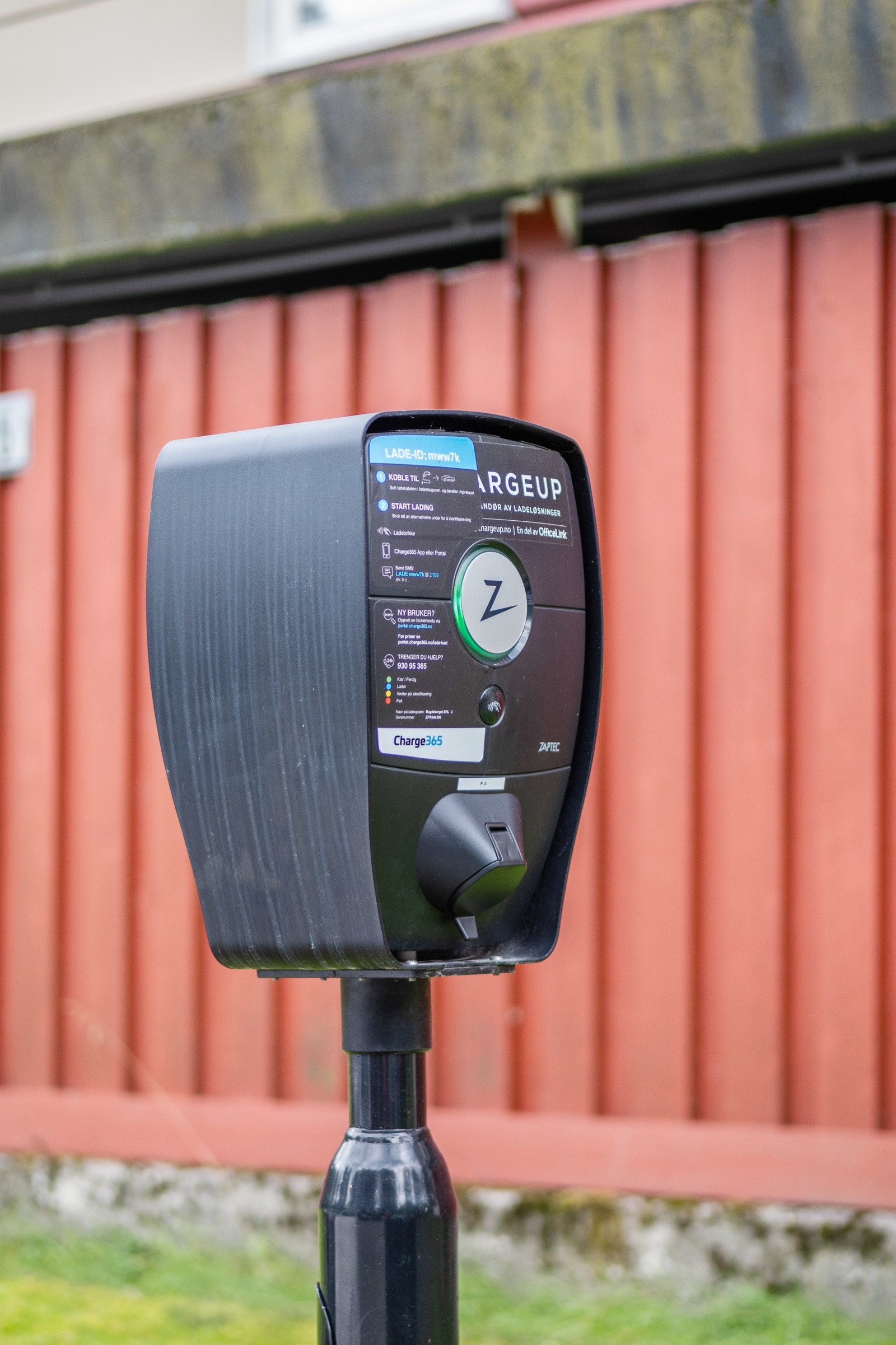 Det er mulighet for leie av fast parkeringsplass med lademuligheter for elbil. Galleribilde