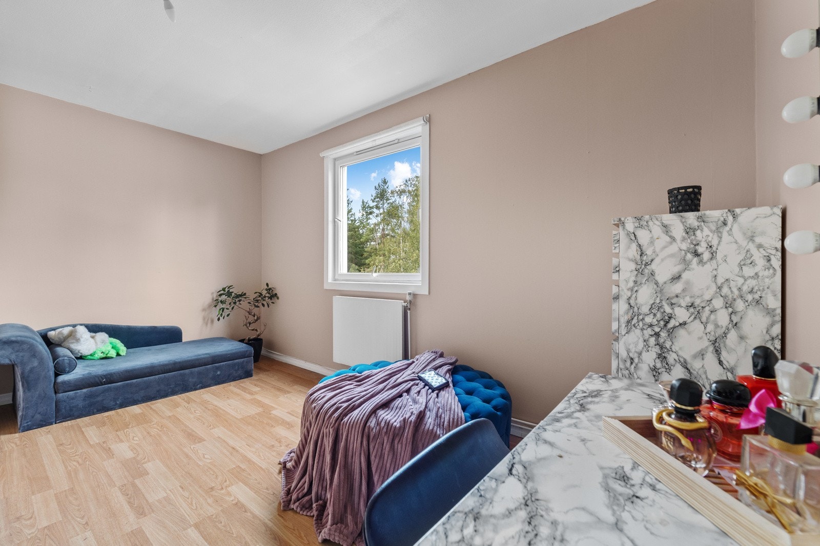 Begge soverommene har fin plass til dobbeltseng og tilhørende møblement. Galleribilde