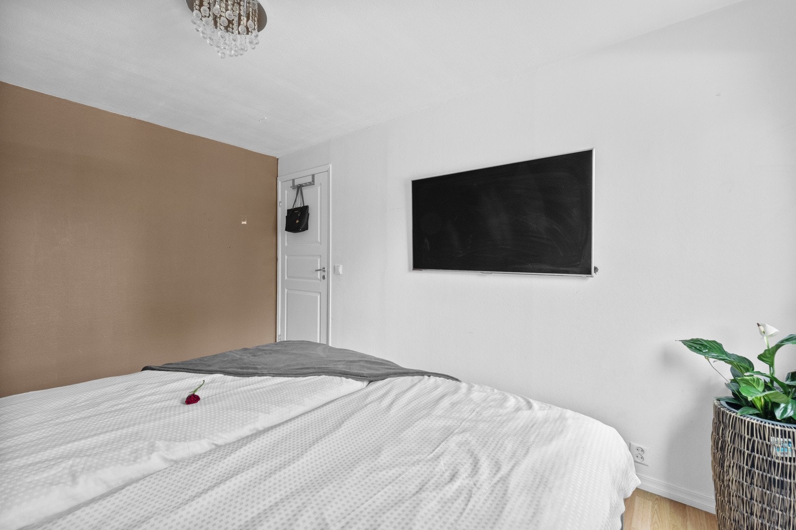 Soverommene er malt opp i tidsmessige farger som står godt til de gylne gulvene. Galleribilde