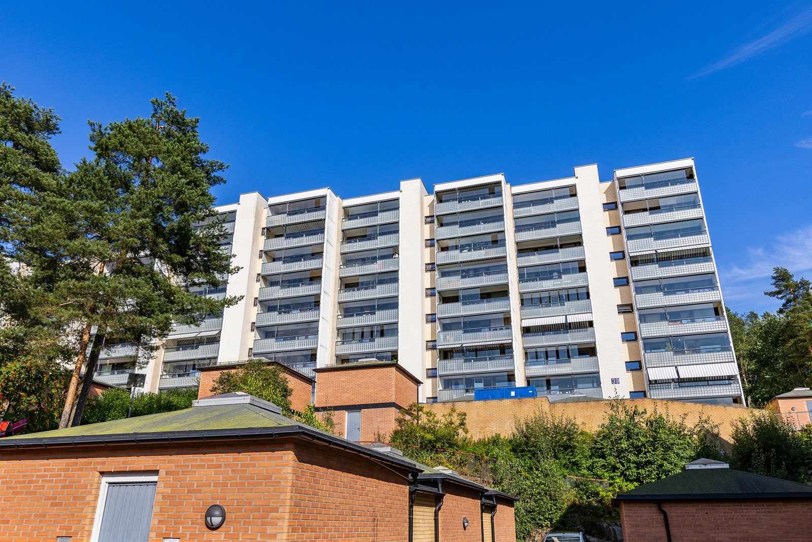 Leiligheten har egen parkeringsplass i felles p-hus. Galleribilde