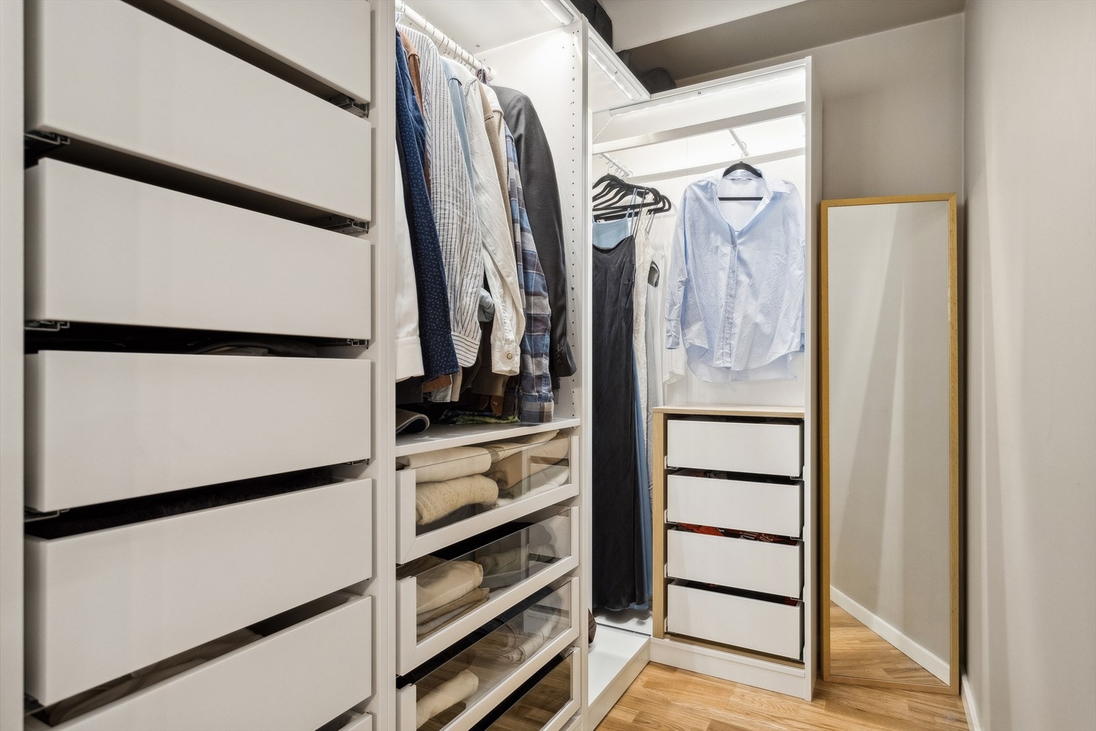 Boden er av dagens eier innredet som et walk-in-closet. Galleribilde