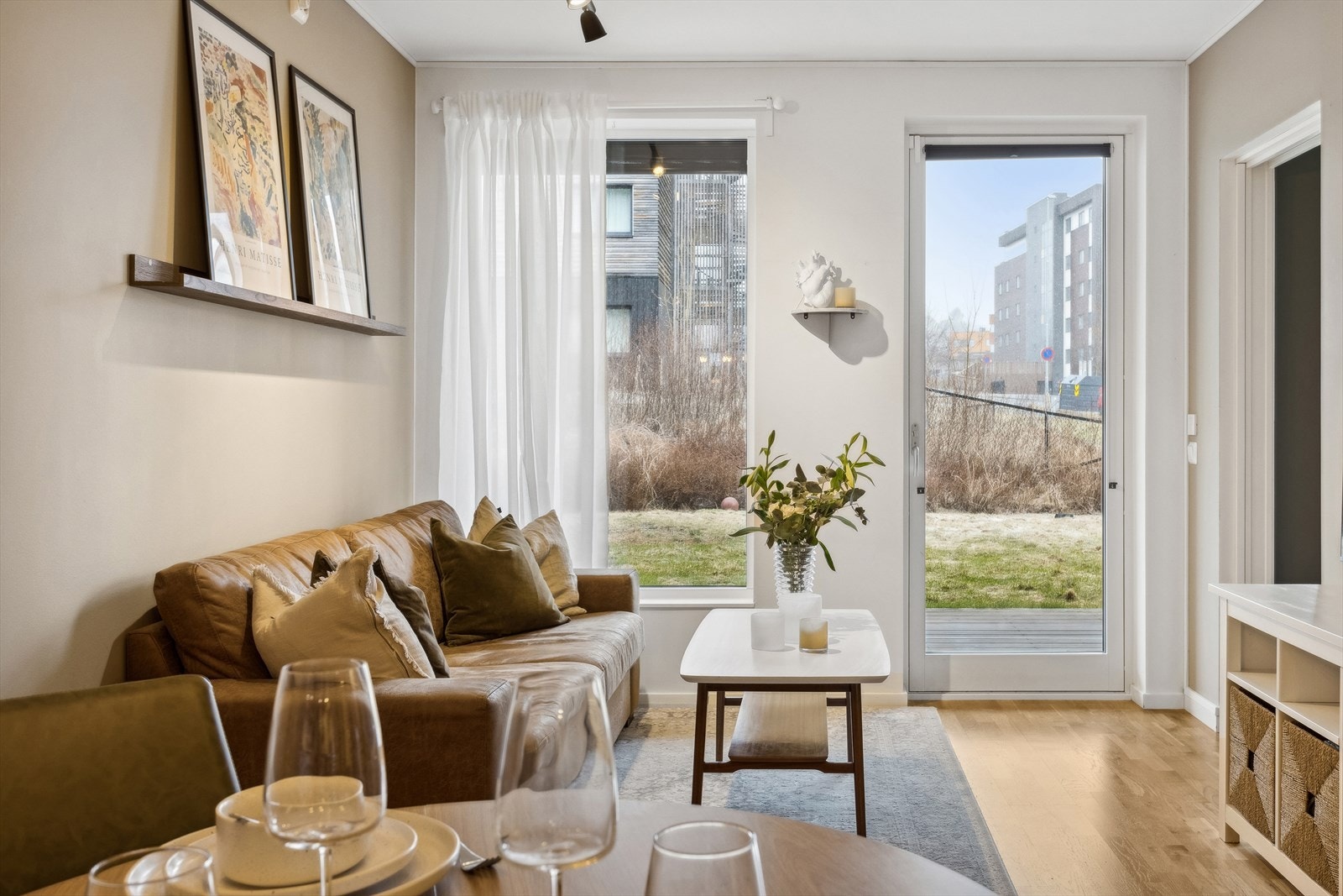 Fra stuen er det adkomst til terrassen som måler hele 30m². Galleribilde