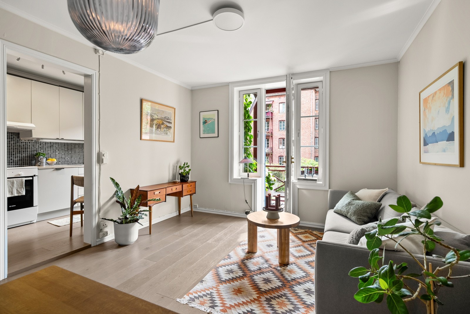 Denne meget flotte 2-romsleiligheten beliggende i de populære "Gråbeinsgårdene" er en du virkelig bør få med deg! Galleribilde