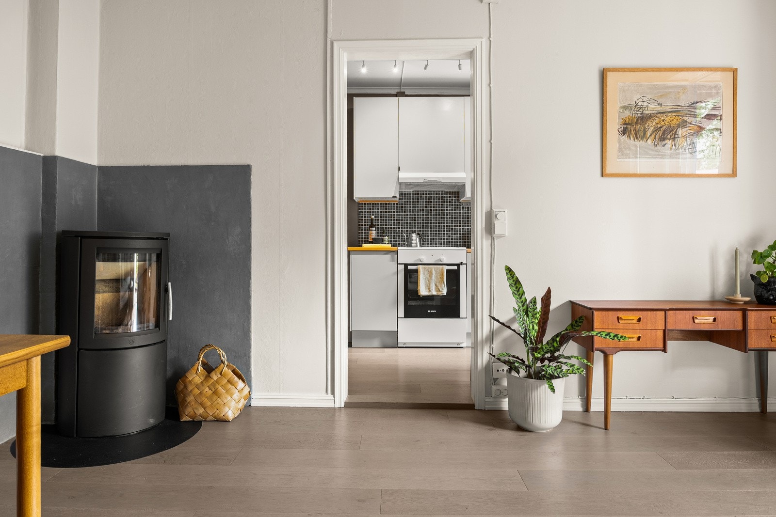 Peisen er i følge tidligere salgsoppgaver montert i 2015 og bidrar med god varme i vintehalvåret. Galleribilde