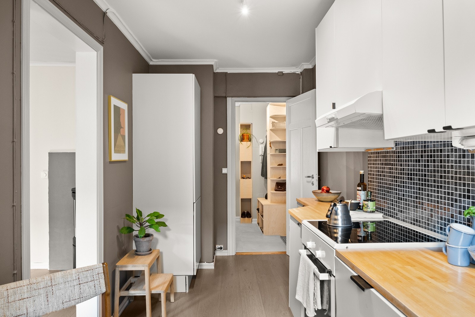 IKEA-kjøkkeninnredning montert i 2017 med oppgraderte fronter i 2023. Galleribilde