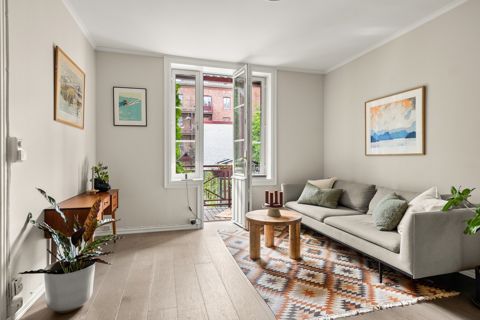 Leiligheten består av; Entré, stue, kjøkken, soverom og baderom. Galleribilde