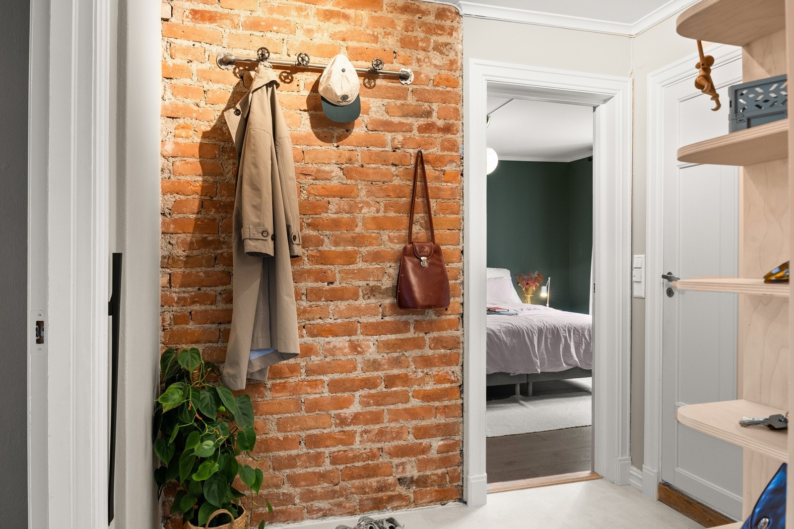 Sæpreg i form av teglstegn som "bryter opp" stemingen innendørs og gir et mer rustikk-preg! Galleribilde