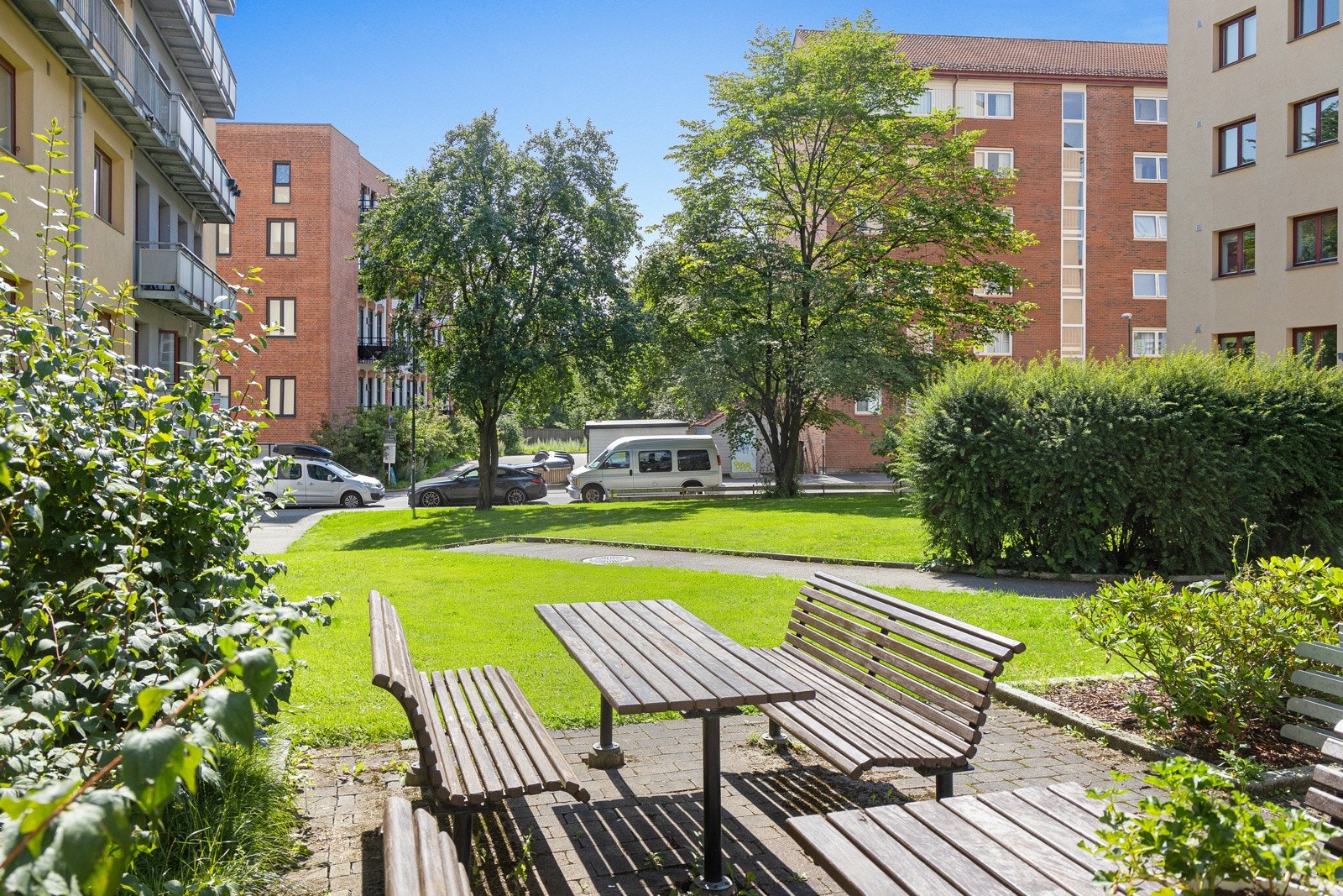 Ta med deg middag fra Jungel pizza eller et av de andre populære serveringsstedene i området, og nyt uteplassen. Det er også kun et par minutter til Torshovparken. Galleribilde