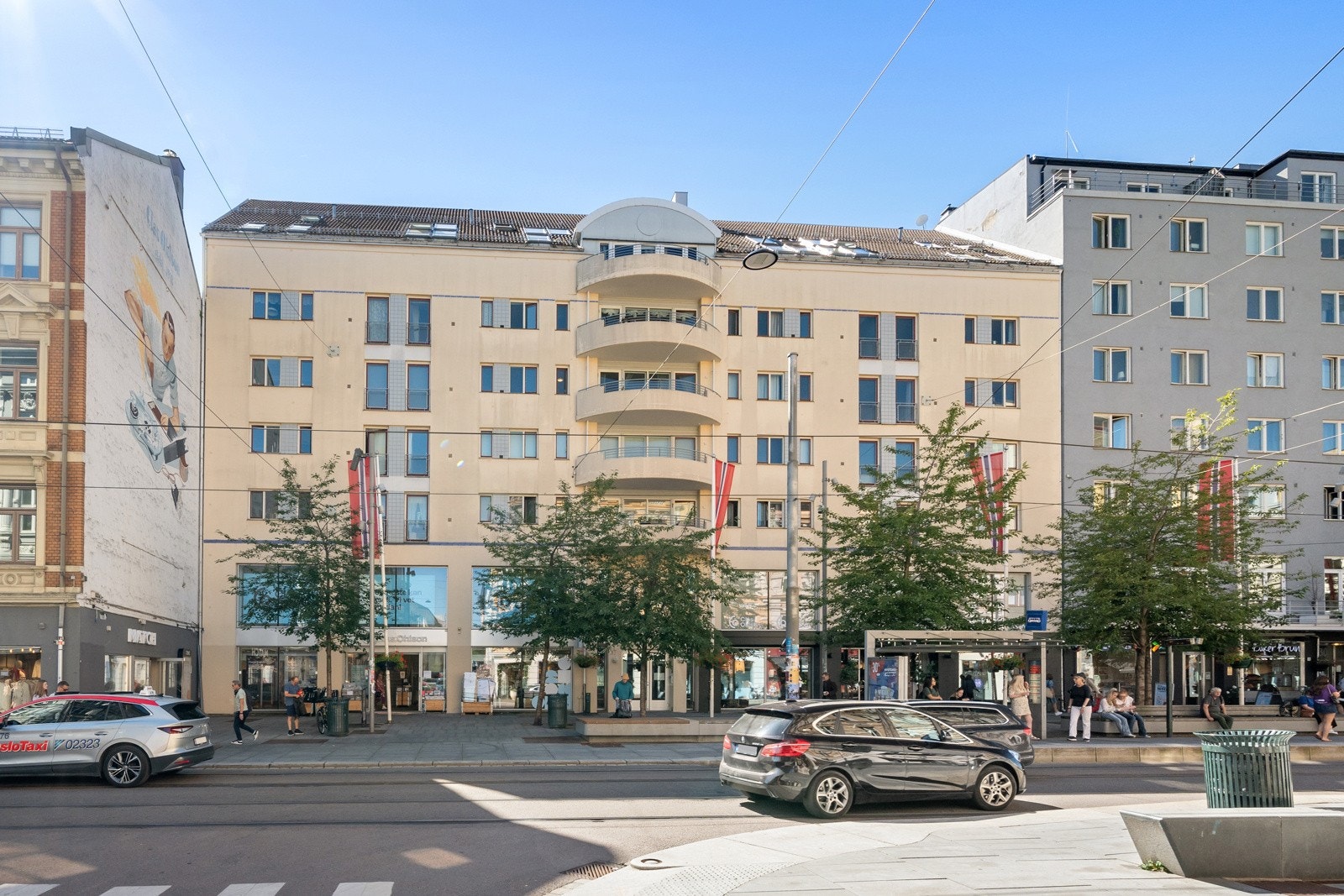Sameiets navn er Sameiet Bogstadveien 26 og består av 64 eierseksjoner i Bogstadveien 26-28 Galleribilde