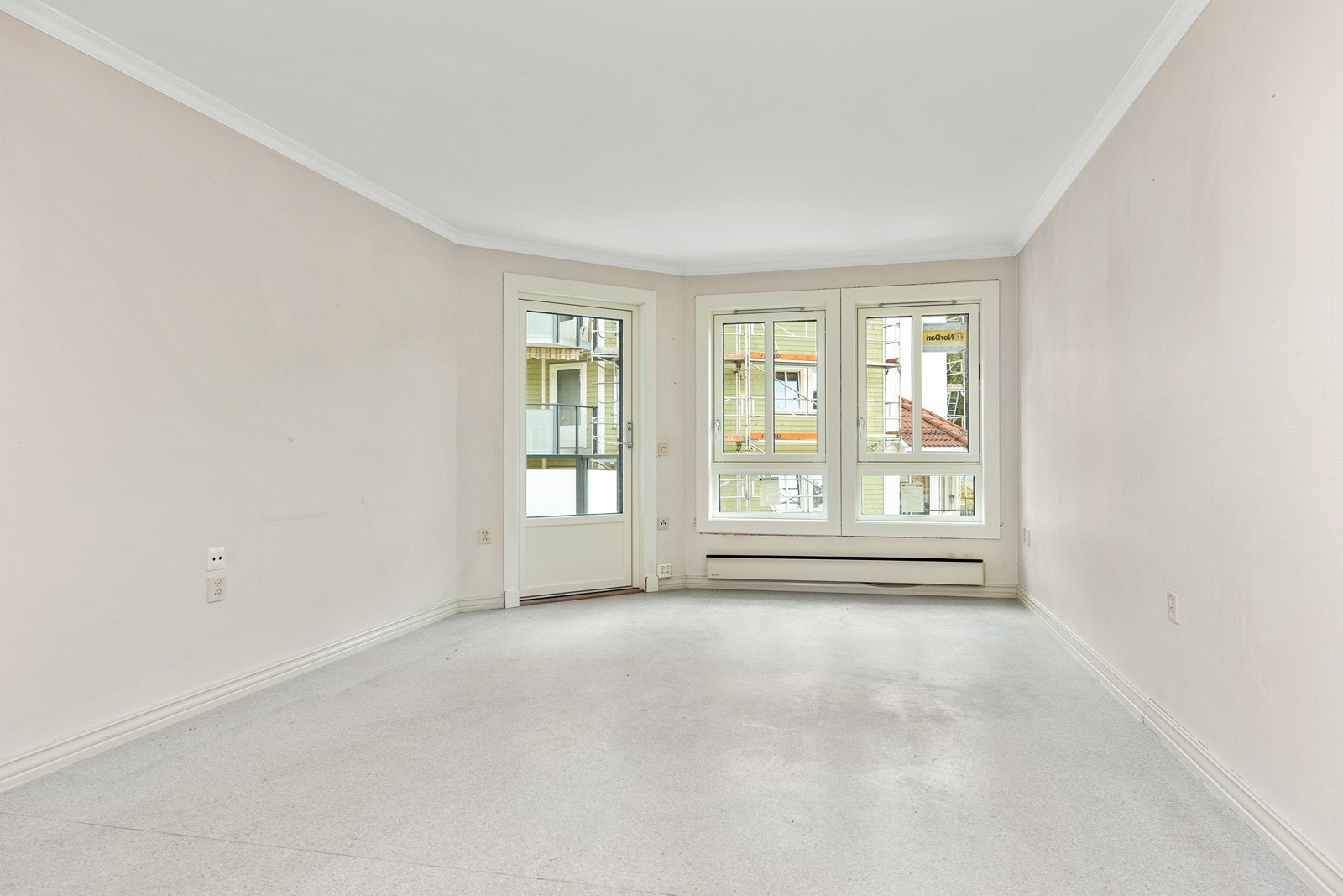 Leiligheten ligger i 2. etasje og har gang/hall, kjøkken, bad, stue og ett soverom. Galleribilde