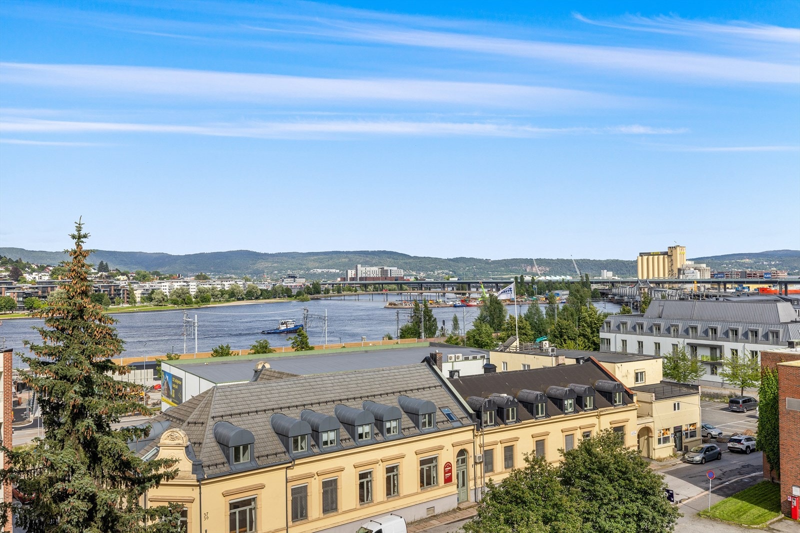 Svært sentral beliggenhet med gangavstand til alle sentrumsfasiliteter Galleribilde