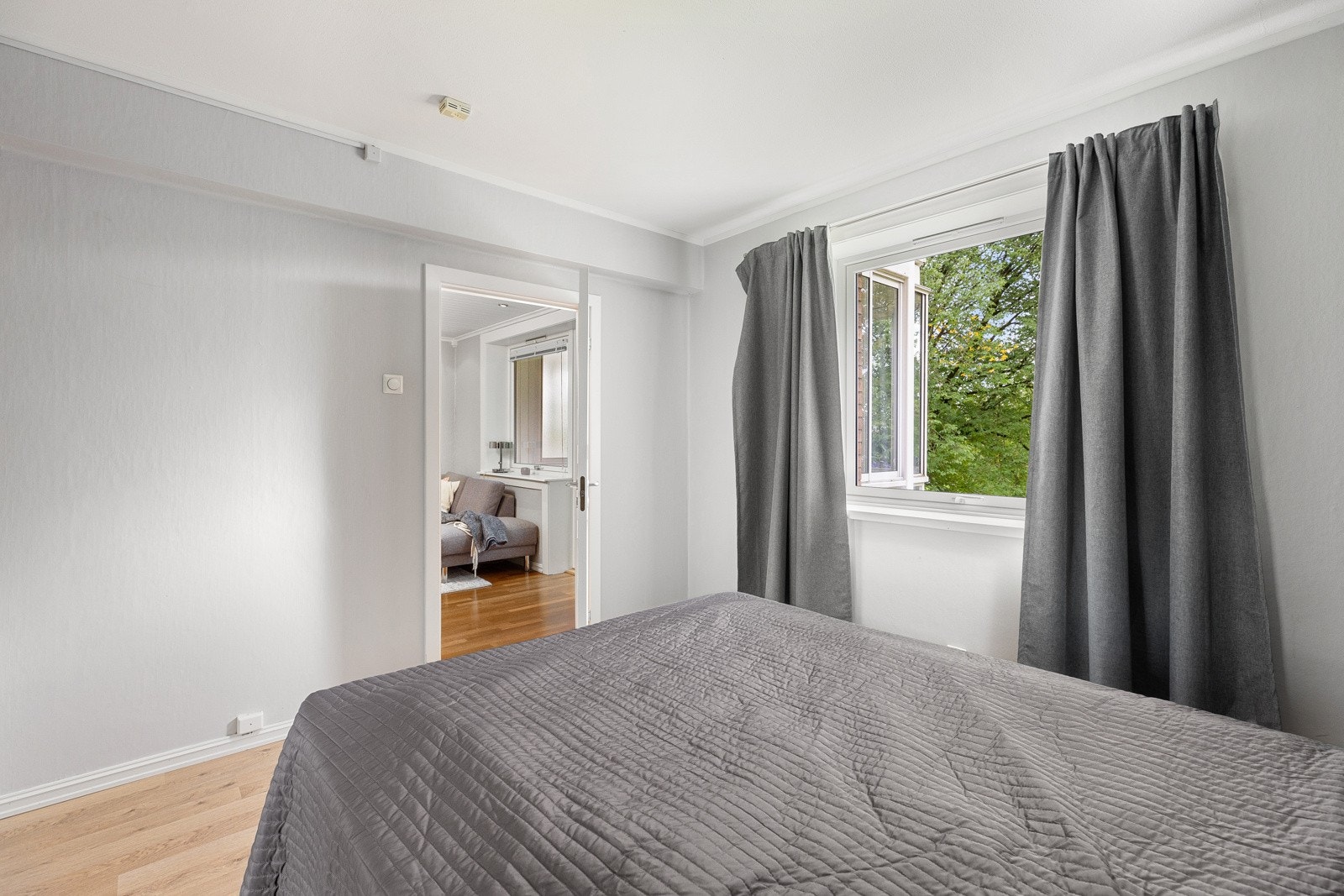 God plass til dobbeltseng Galleribilde