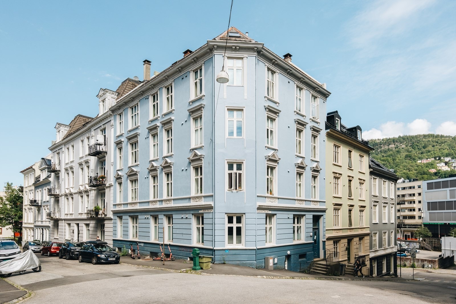 W Eiendomsmegling v/ Christina Erstad har gleden av å ønske deg velkommen til denne flotte leiligheten i Borgemester Platous Gate 9. Galleribilde