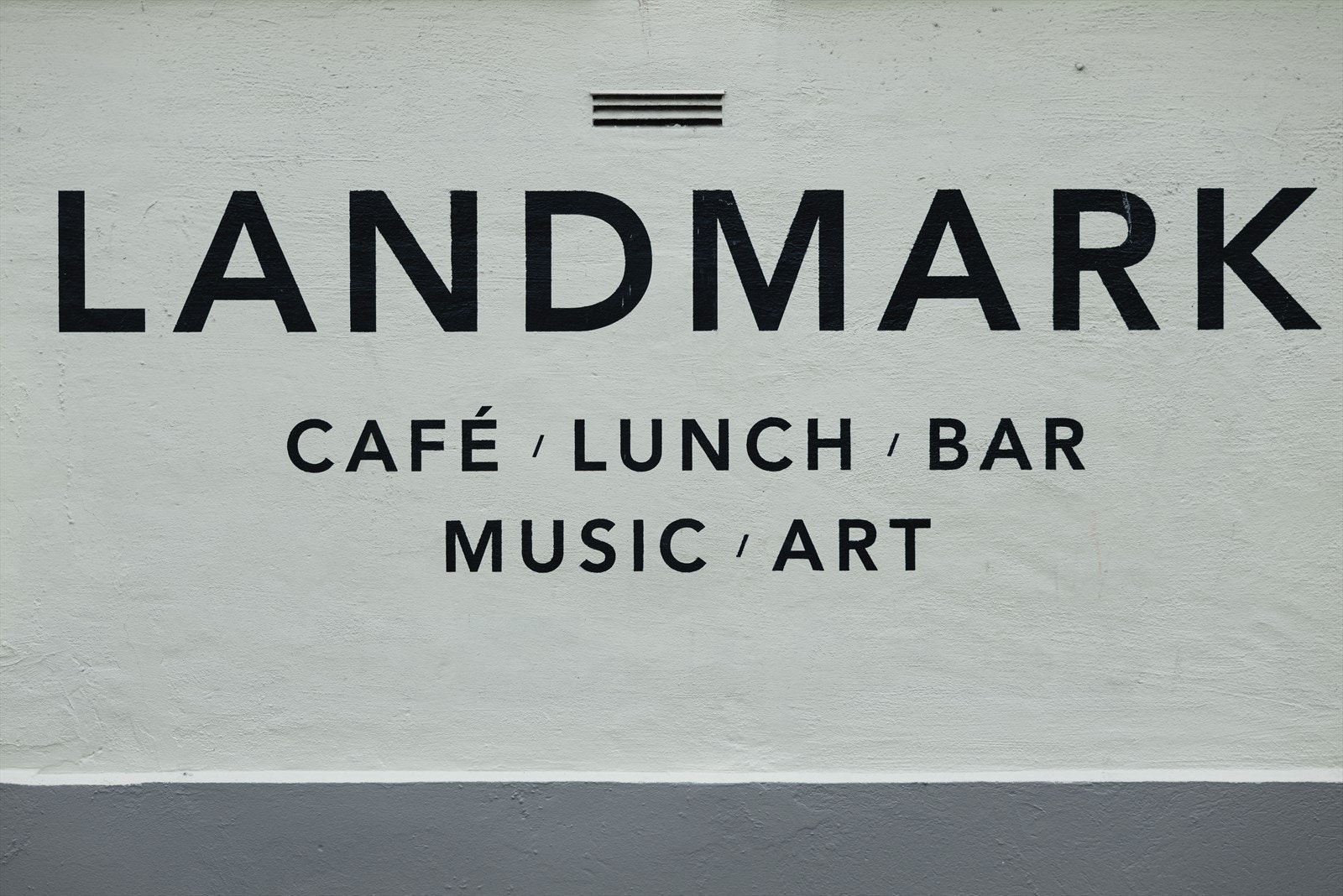 Det er et bredt utvalg av restauranter og kaféer i nærområdet. Galleribilde