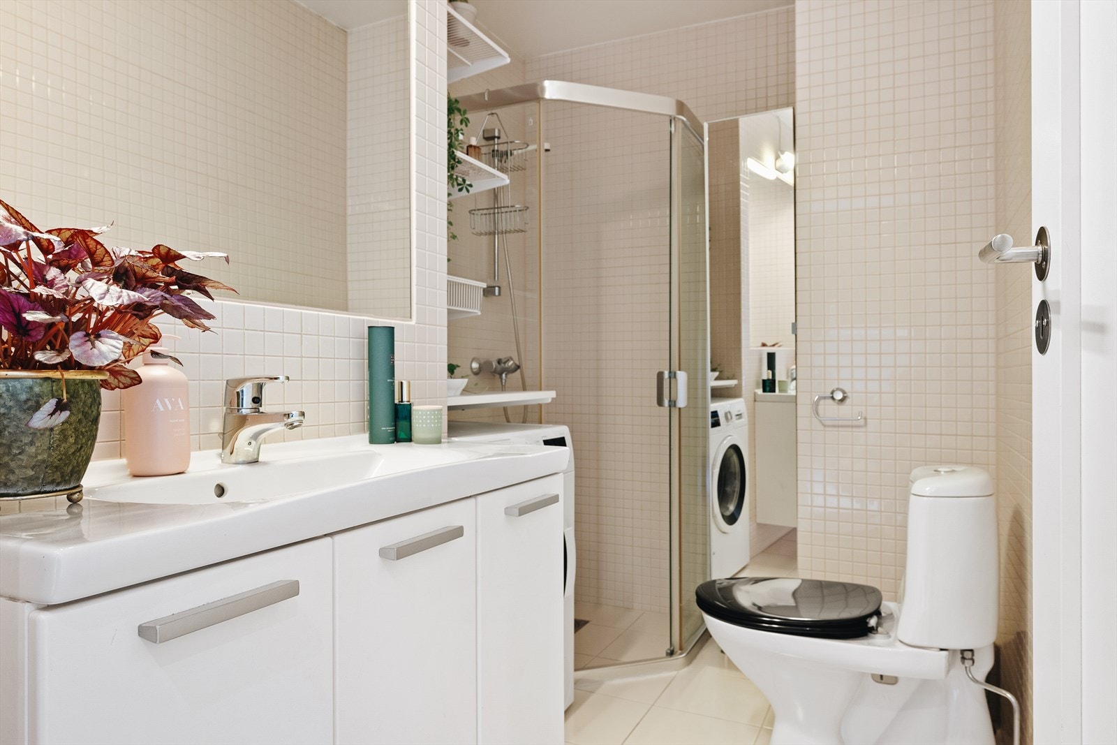 Badet ble pusset opp i 2005 og fremstår som godt vedlikeholdt. Det er benyttet rør-i-rør, plastrør til vannforsyningsrør. Galleribilde