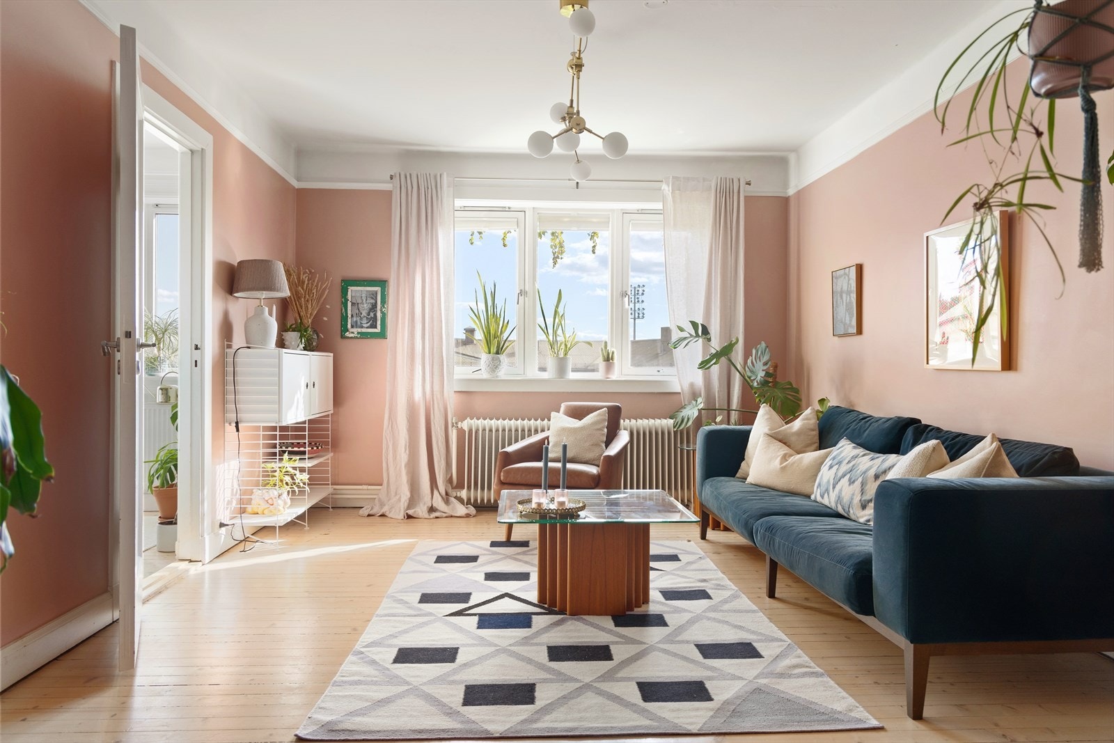 Velkommen til Wilhelms gate 8 B - En lys og tiltalende 3-roms toppleilighet med solrik balkong - Etterspurt beliggenhet - Presentert av Sylvia Post i Nordvik Galleribilde