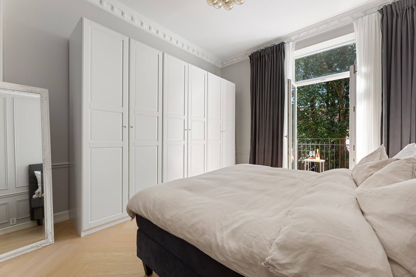 Plass til over 4m med garderobe Galleribilde