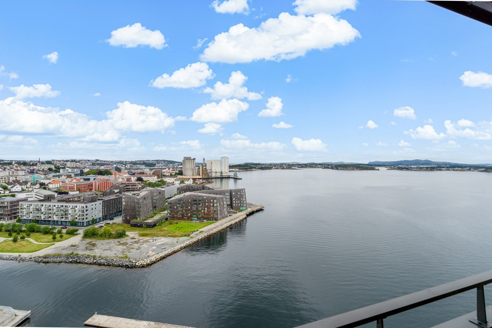 Nydelig utsikt over sjø og Stavanger by Galleribilde