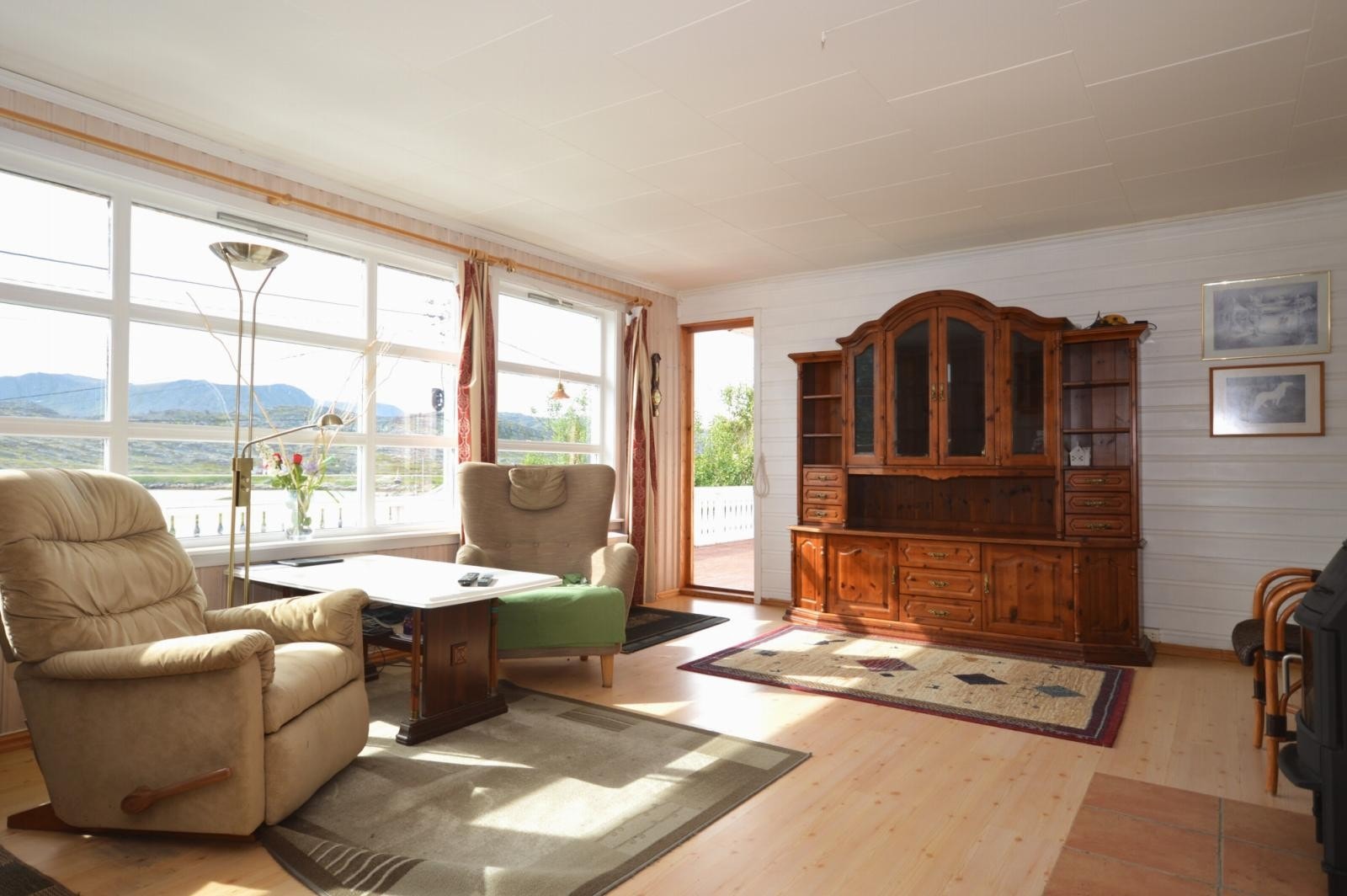 Stue med utgang til veranda Galleribilde