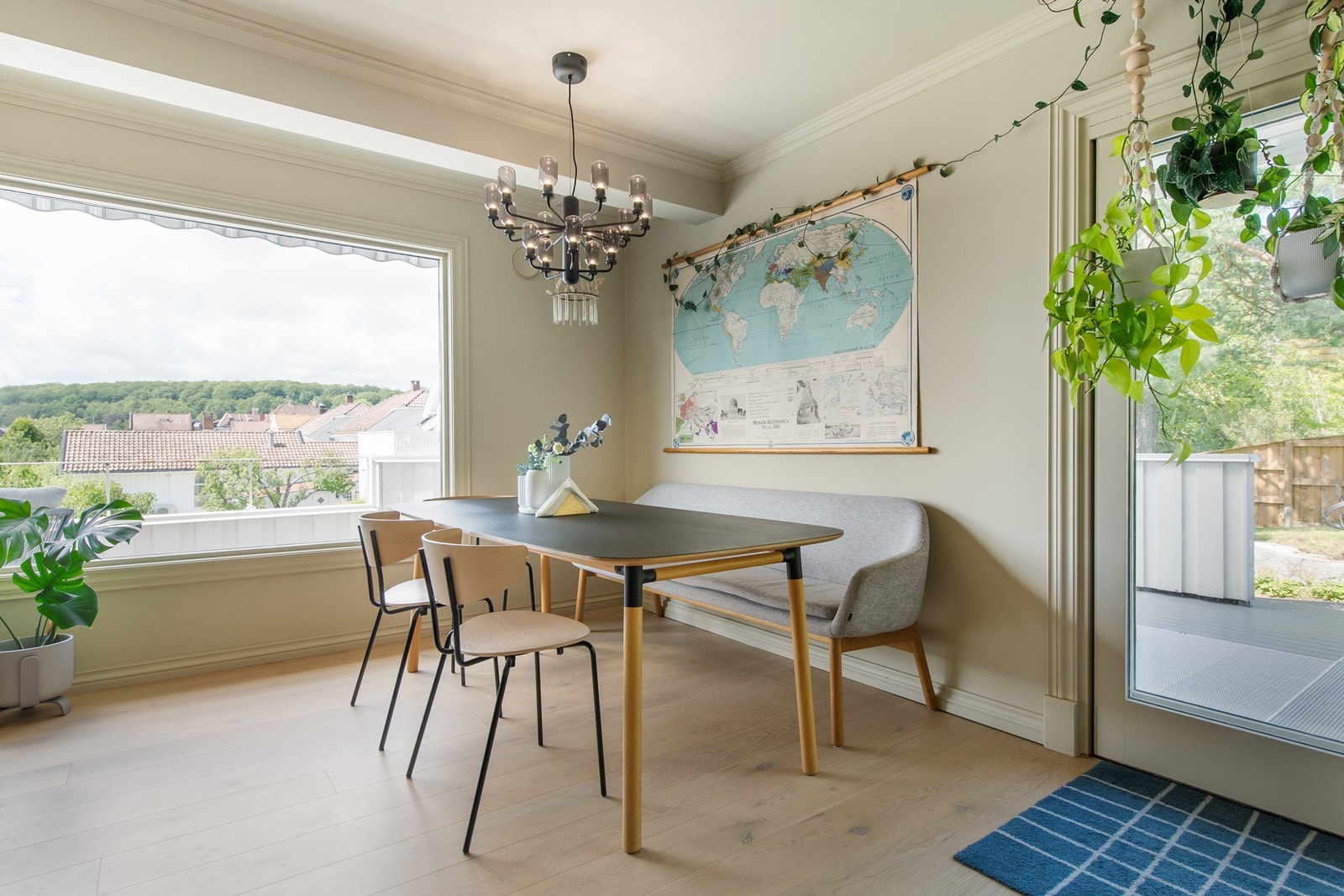 Fin spiseplass på kjøkken Galleribilde