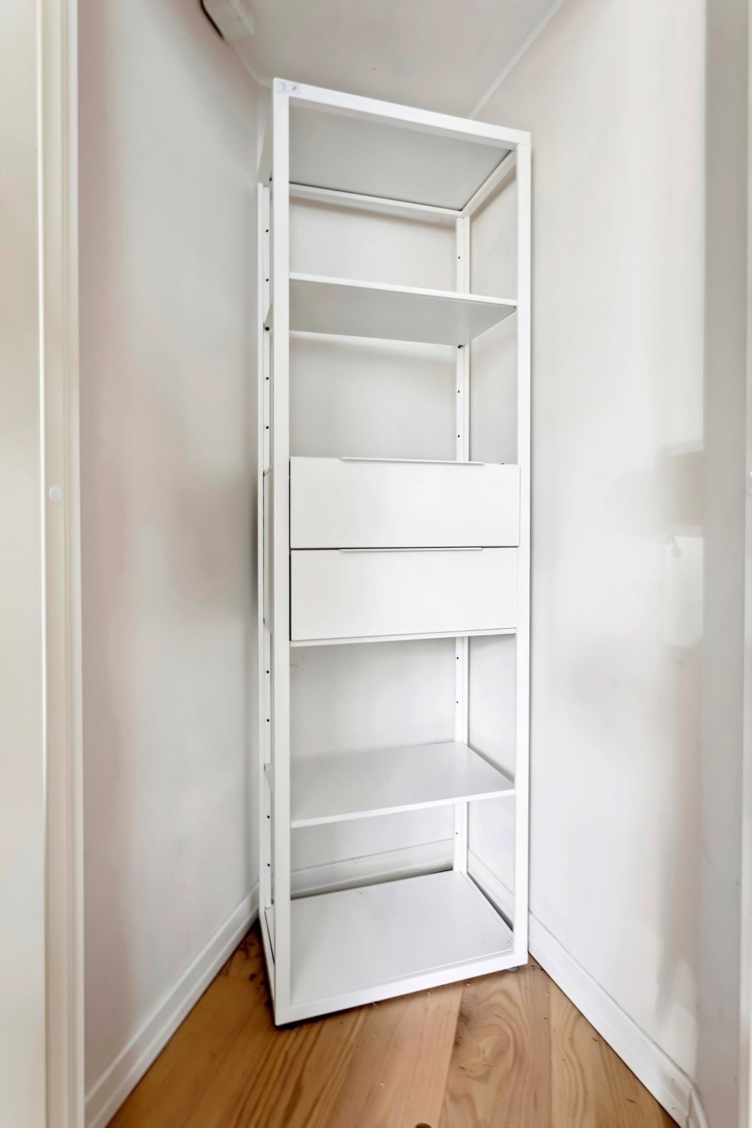 Liten bod med inngang fra stuen. Galleribilde