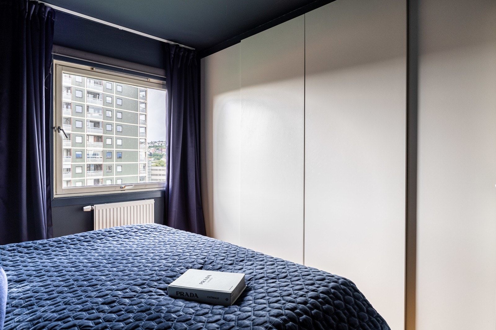 Soverom 1: Soverommet tilbyr rikelig med skapplass. Galleribilde