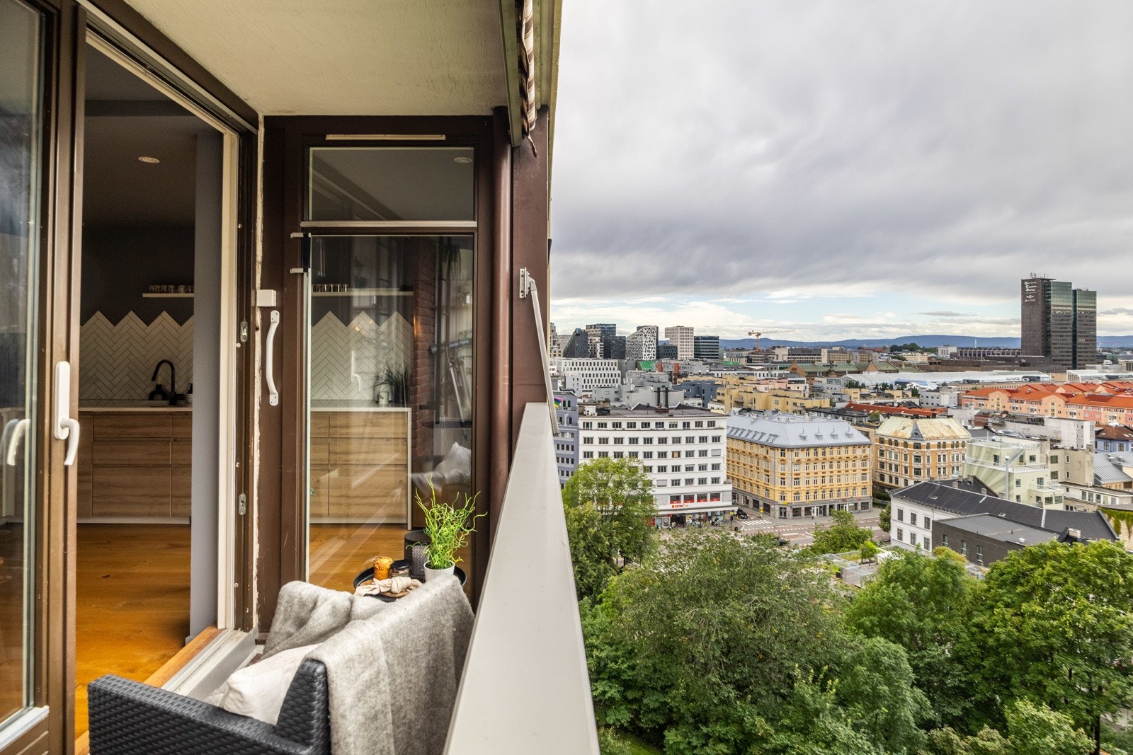 Balkongen har direkte tilgang fra både stuen og kjøkkenet. Galleribilde