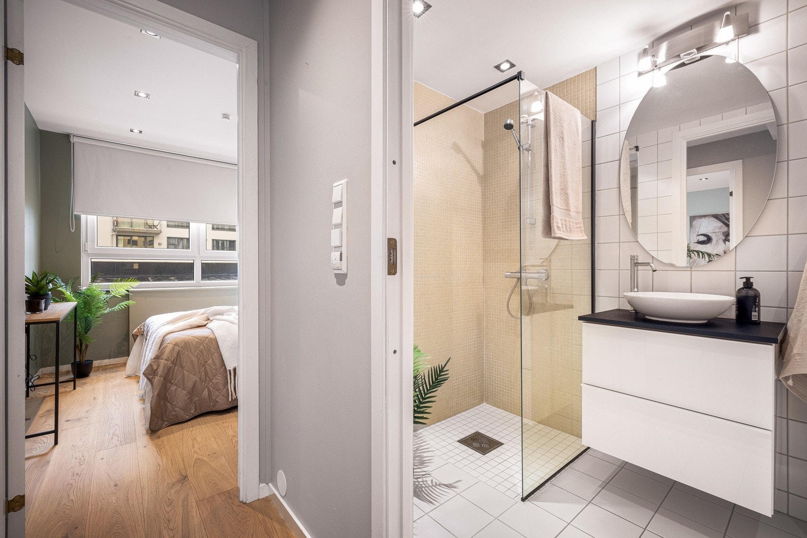 - Begge soverommene har enkel tilgang til badet - Galleribilde