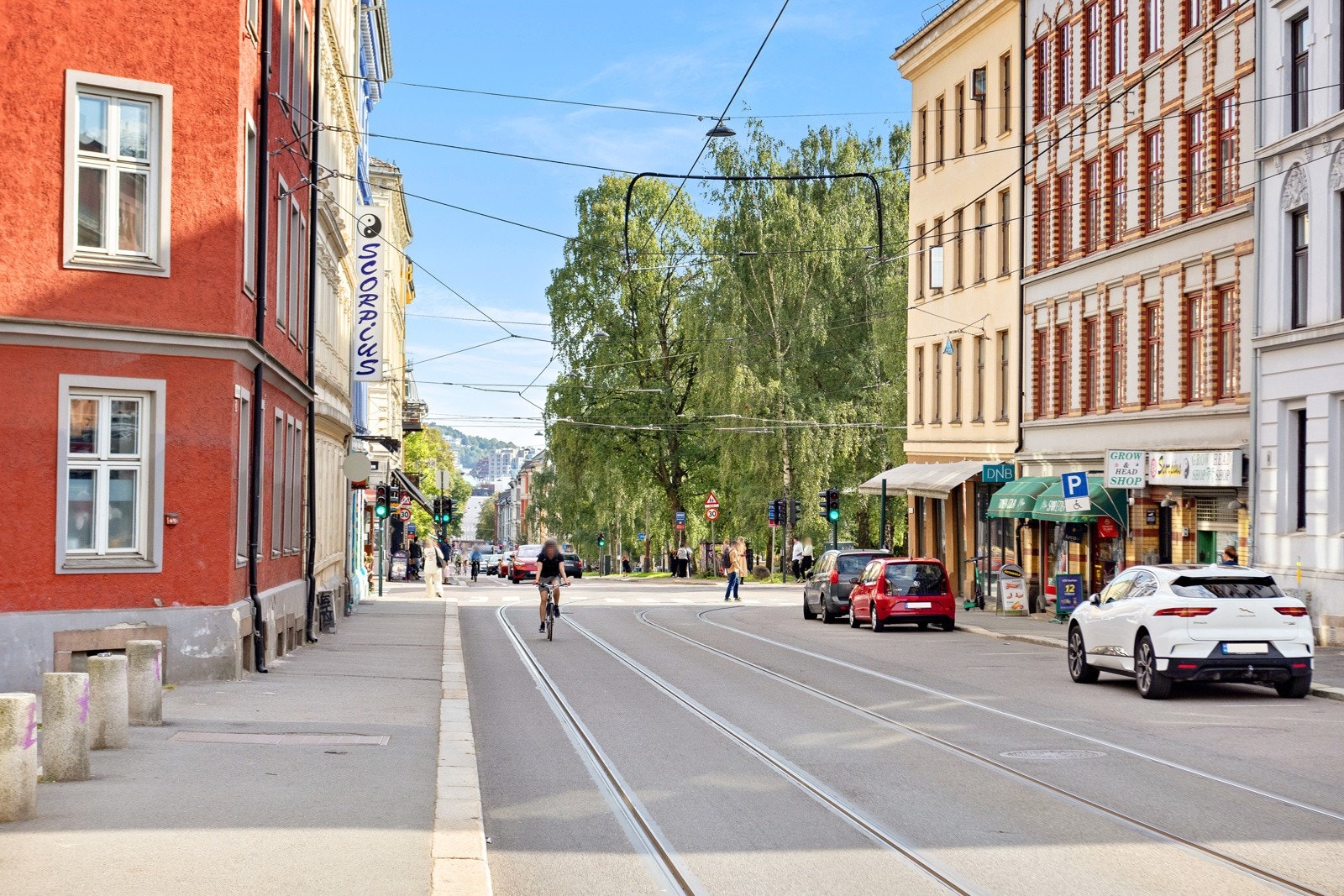 Beveger du deg litt nedover gata finner du hyggelige Birkelunden. Galleribilde