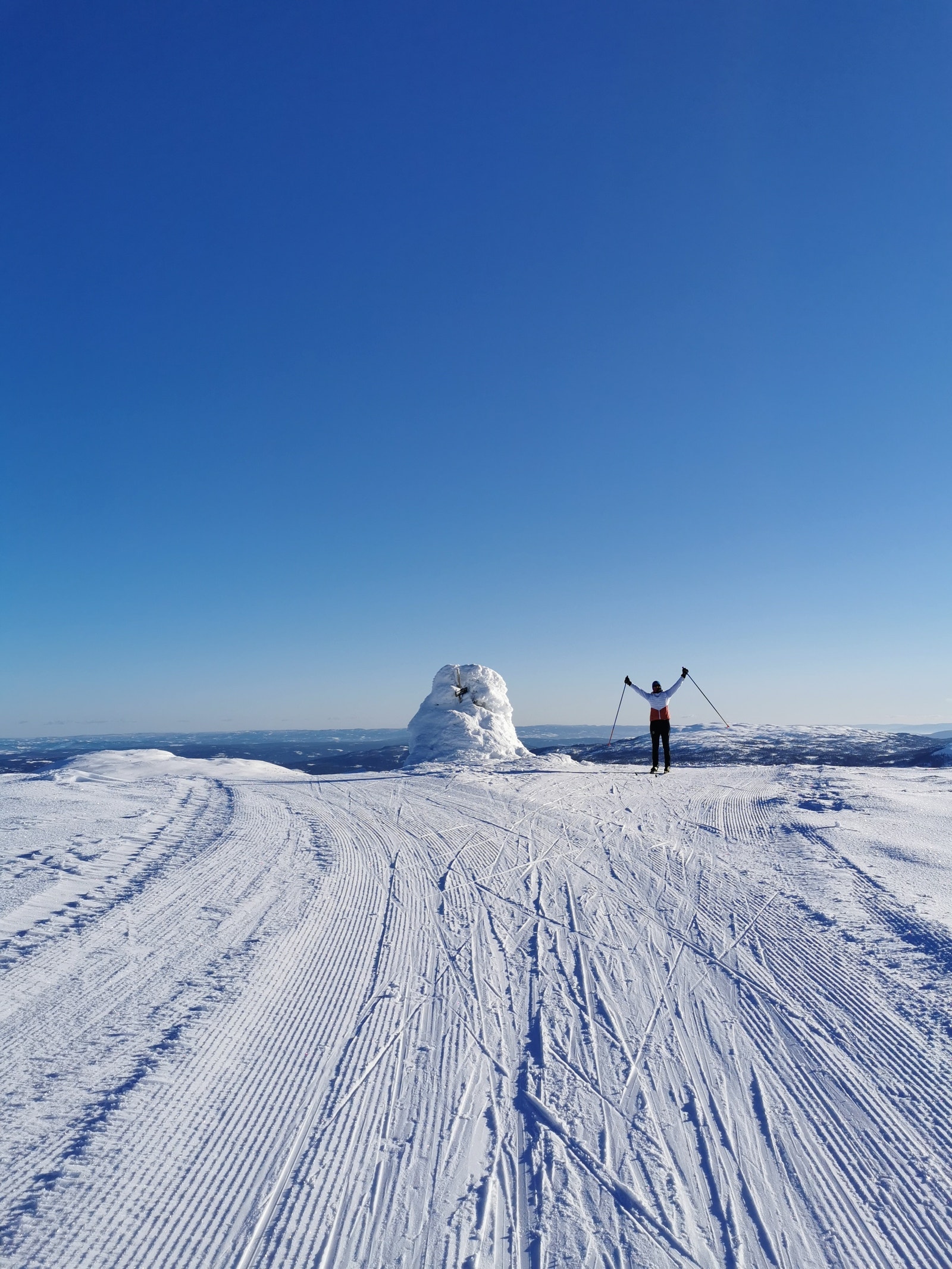 Gyranfisen med sine1127 moh er Ringerike sitt høyeste fjell. Her har man 360 graders utsikt over "hele Østlandet". Denne toppen er en fantastisk tur fra hyttefeltet, både sommer og vinter. Galleribilde