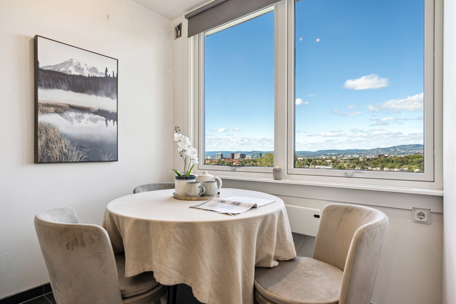 Fin spiseplass med hyggelig utsikt! Galleribilde