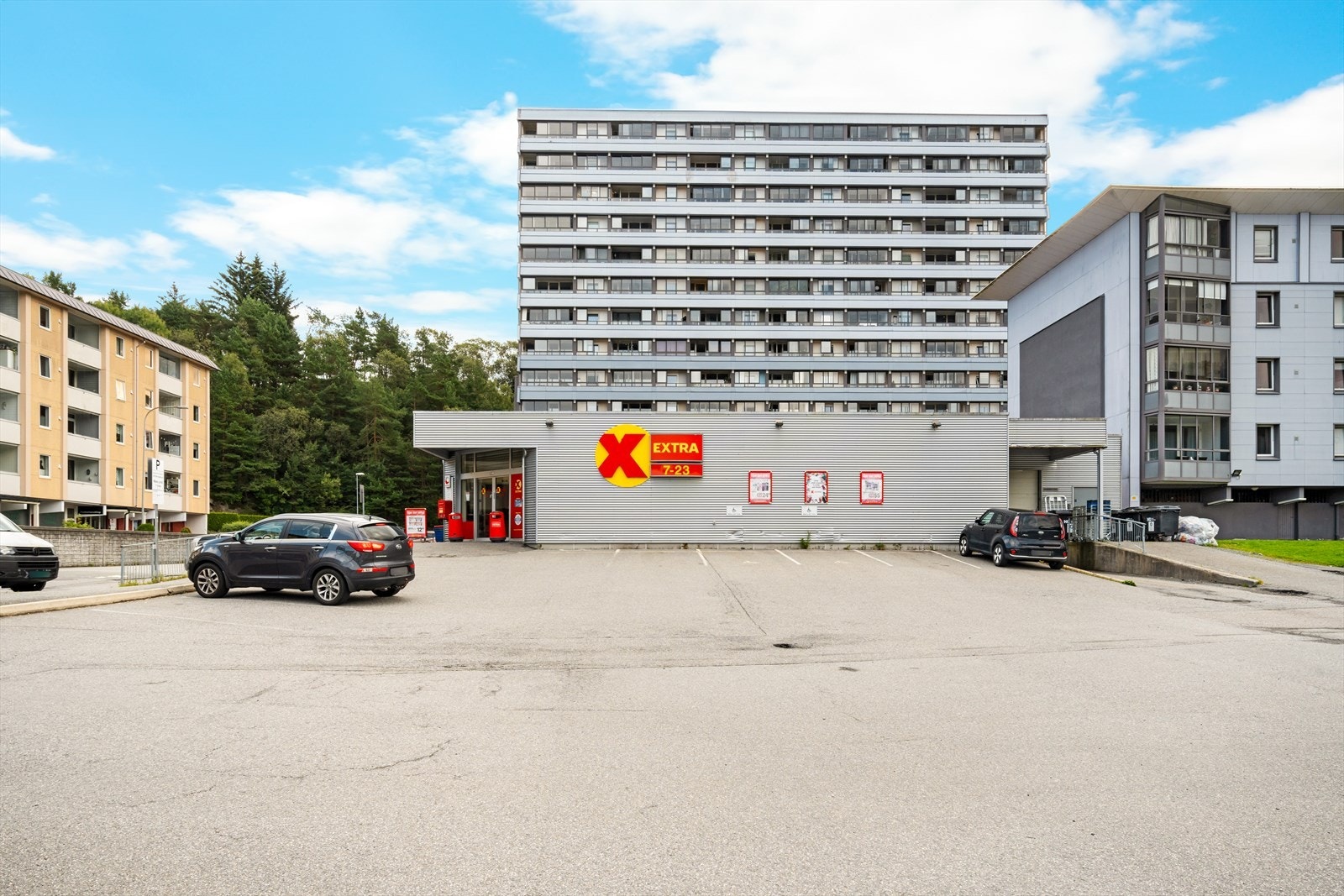 Det er også kort vei til skoler, barnehager, treningssenter og Vestkanten Storsenter som har det aller meste av service- og tjenestetilbud. Galleribilde