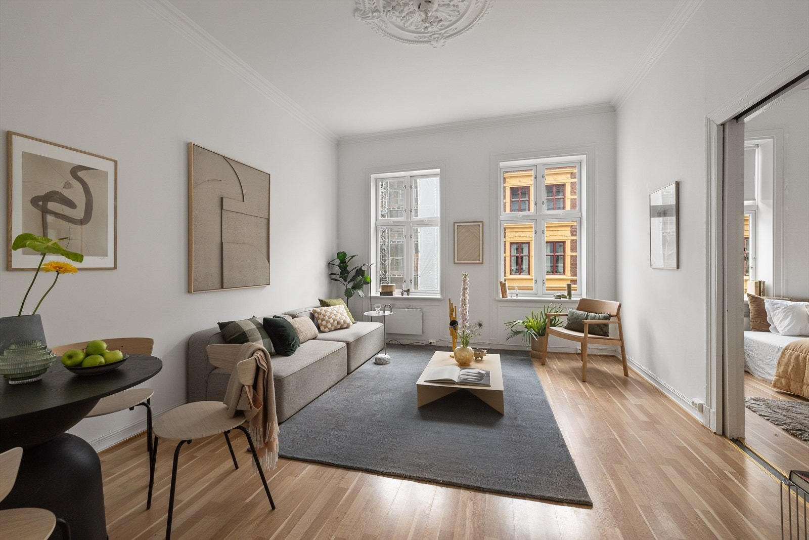 I stuen er det gode møbleringsmuligheter Galleribilde