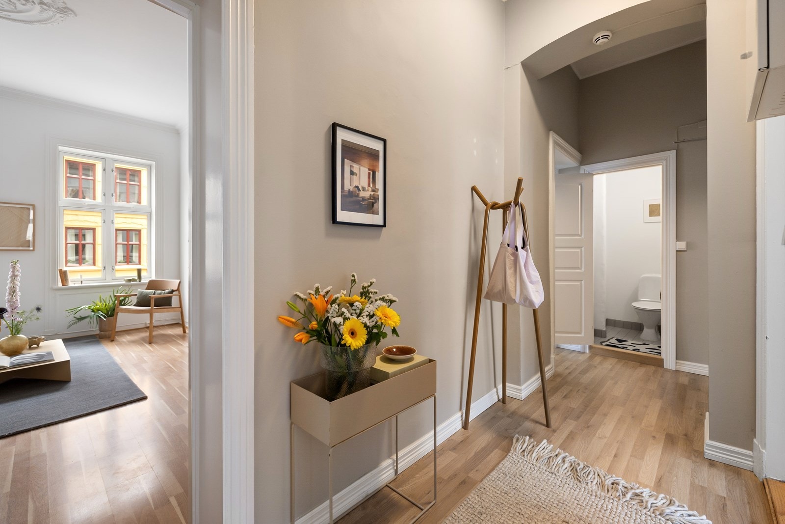 På motsatt side av entré/gang er det et separat toalettrom Galleribilde