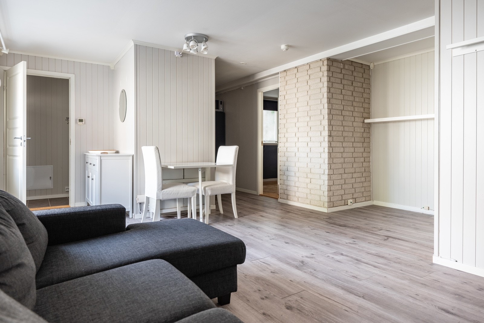 Boligen har en svært sentral plassering ca. 500 m fra Solsiden, og med knappe 10 min gange til Bakklandet, og 20 min til NTNU og BI. Galleribilde