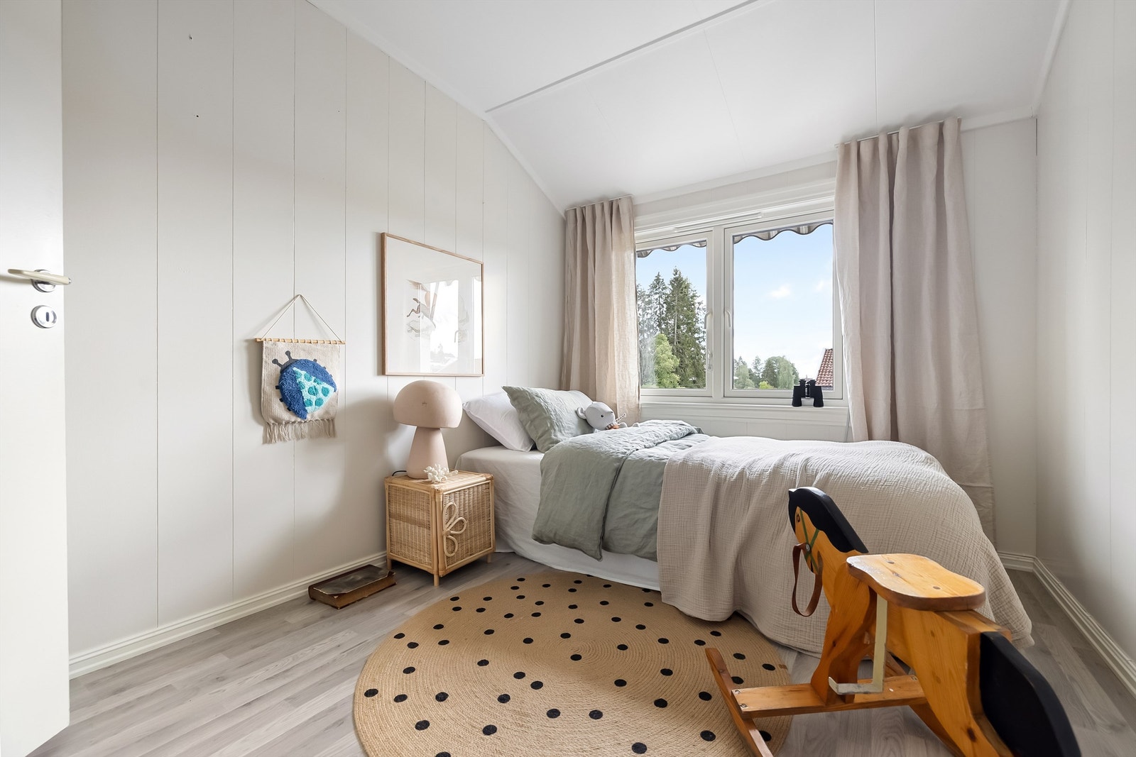 Her er det gode muligheter for å innrede med seng, pult eller annet møblement du skulle ha behov for Galleribilde
