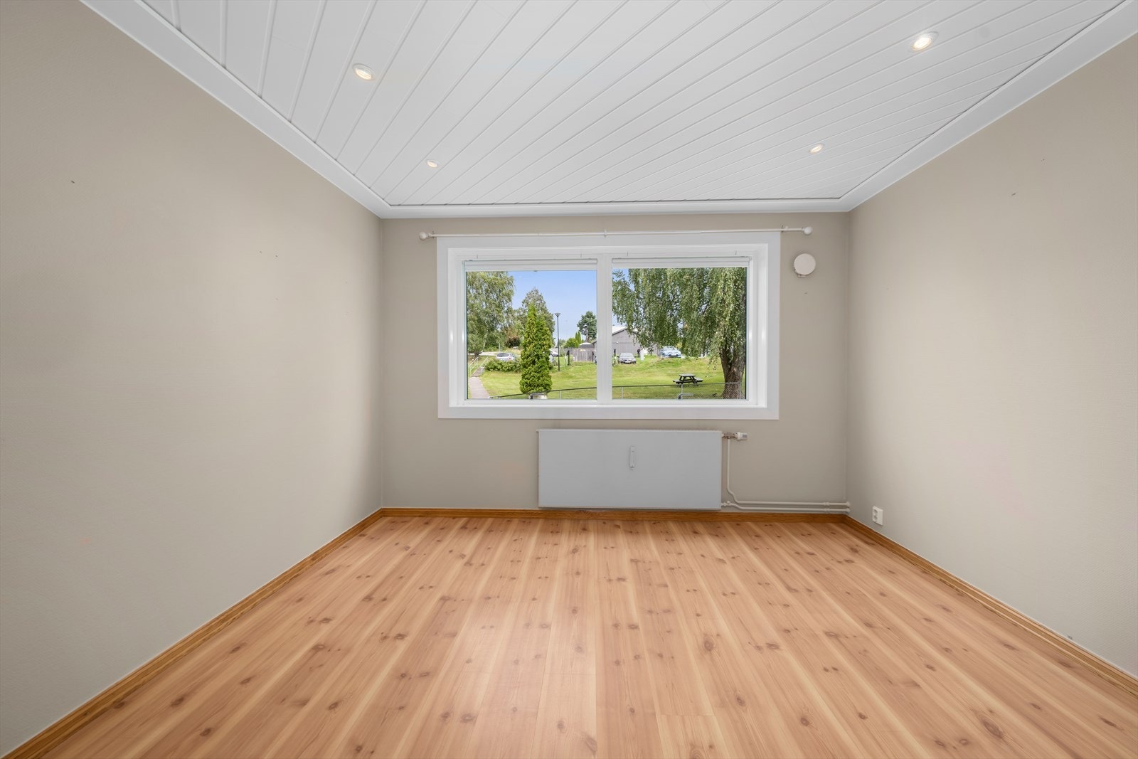 Åpent ut hyggelig utsyn fra vinduene. Galleribilde