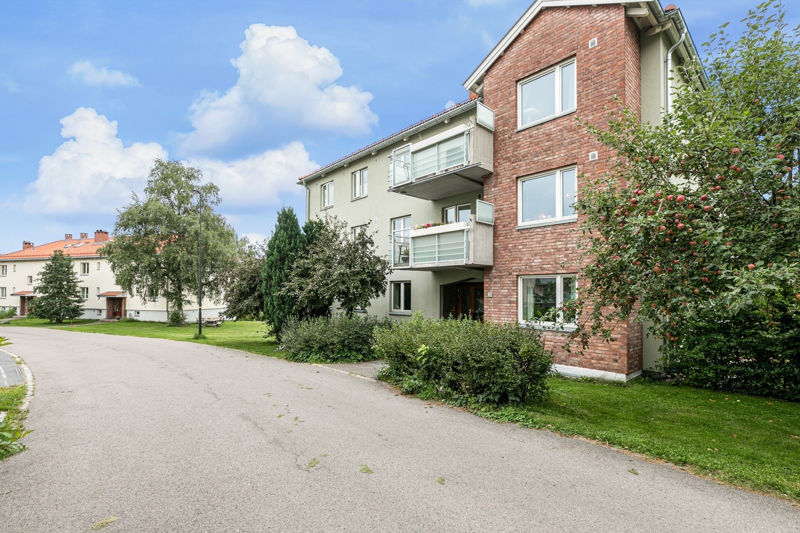 Boligen tilhører et hyggelig og veldrevet borettslag, bestående av tilsammen 192 andeler. Galleribilde