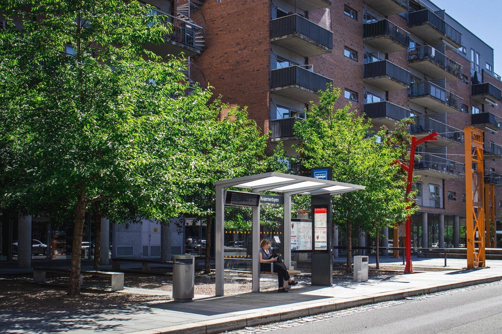 Busstopp like utenfor døren! Her går 54-bussen med hyppige avganger. Galleribilde