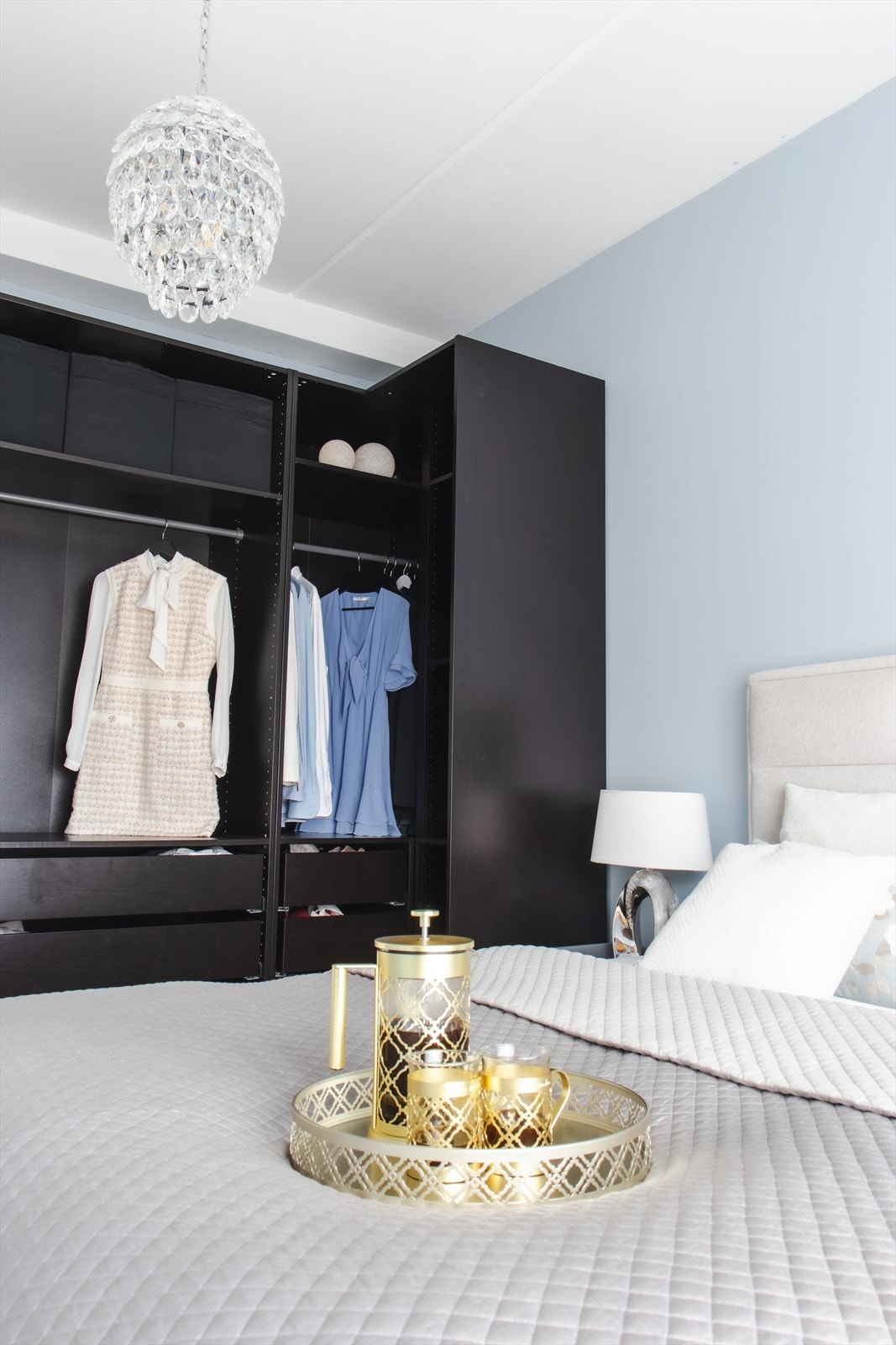 Medfølgende garderobeskap. Galleribilde