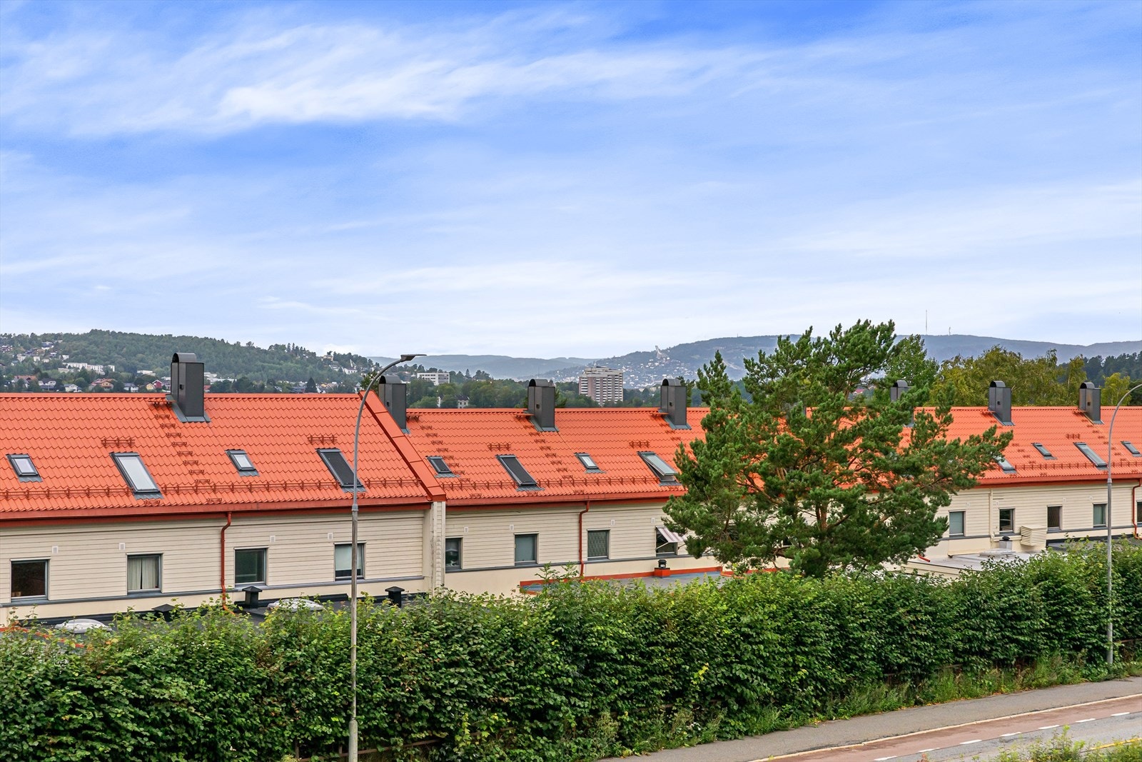 Korte avstander tilbarnehager, skoler, forretninger og offentlig transport. Galleribilde