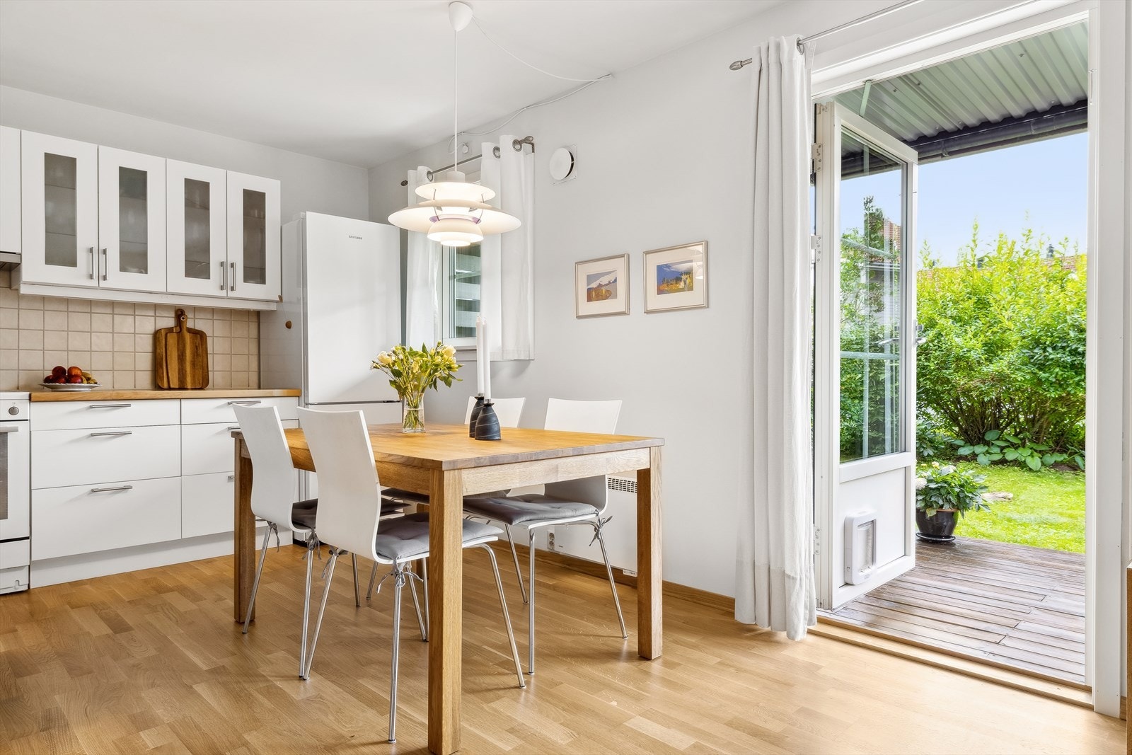 Her er det plass til et mindre spisebord med nydelig utsikt Galleribilde