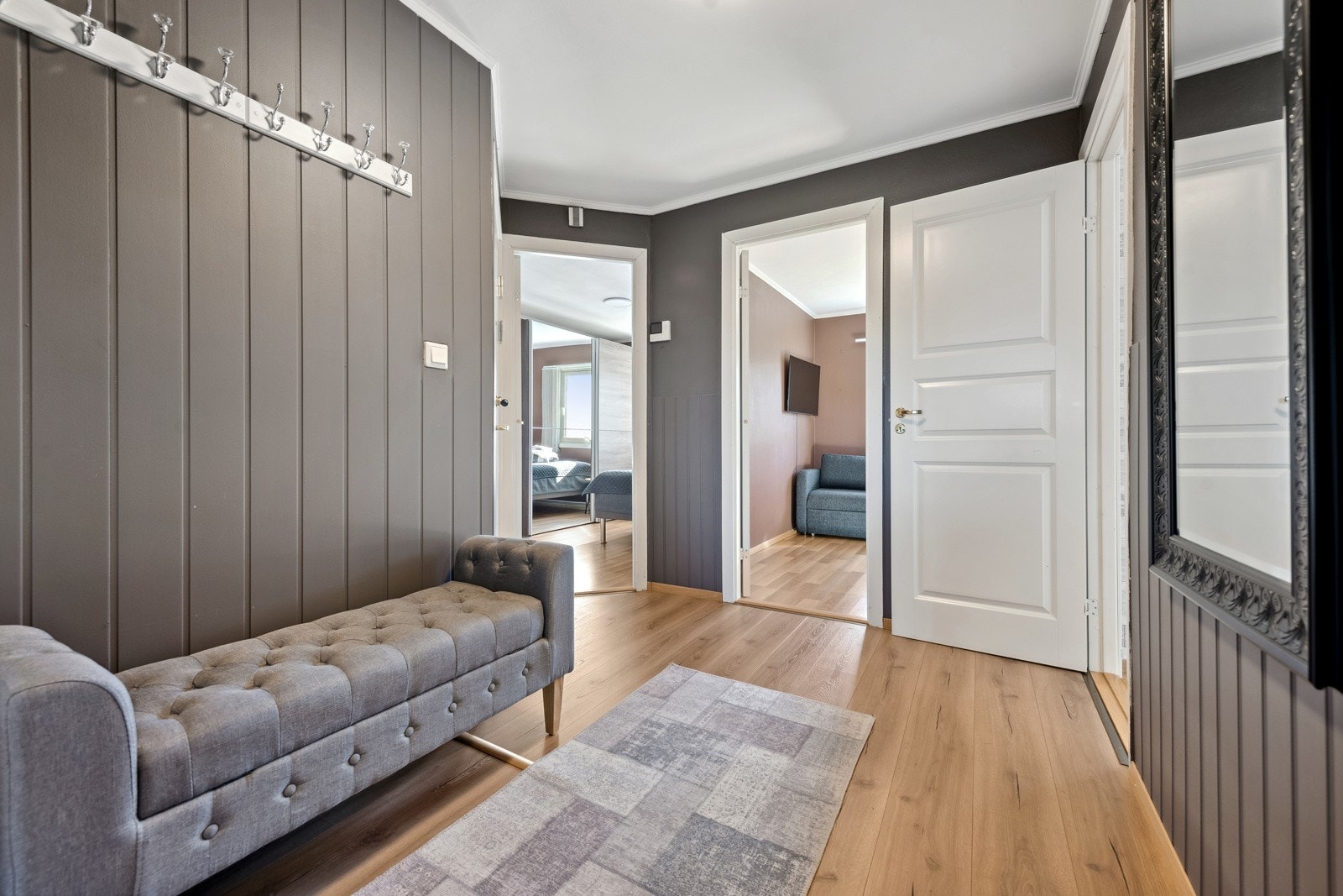 Dørcalling. God plass for garderobe. Galleribilde