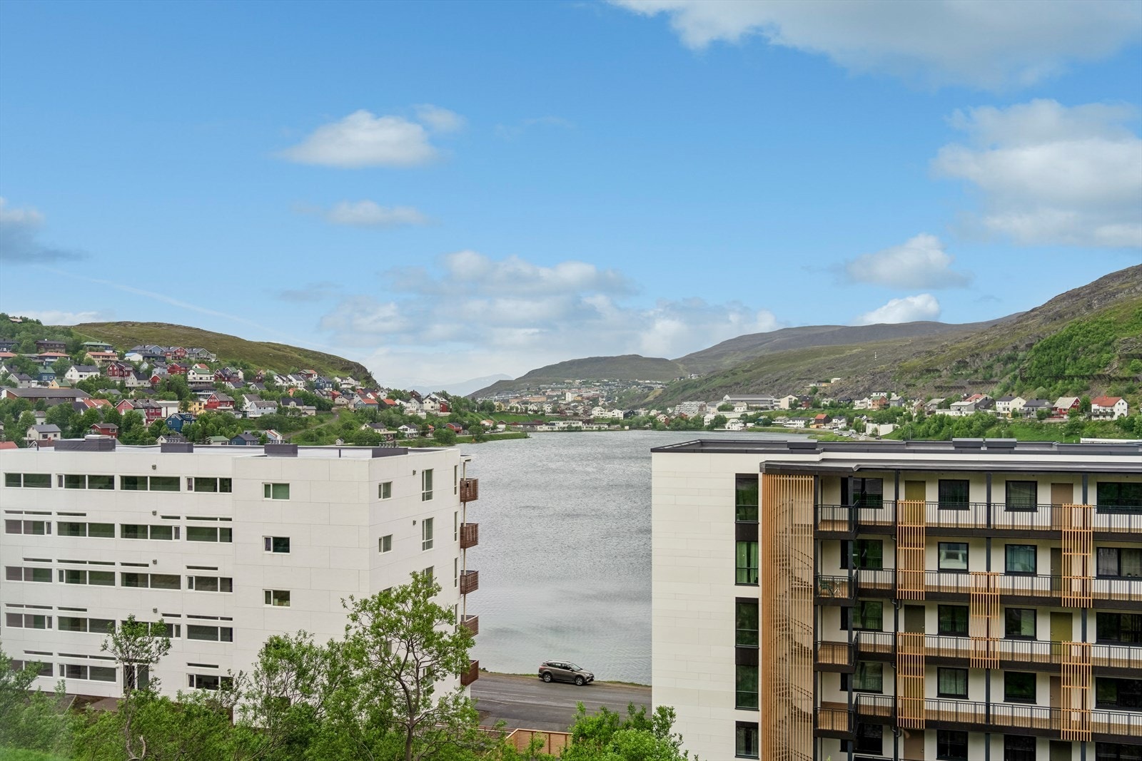 Fra leiligheten er det fin utsikt mot bl.a Storvannet. Galleribilde