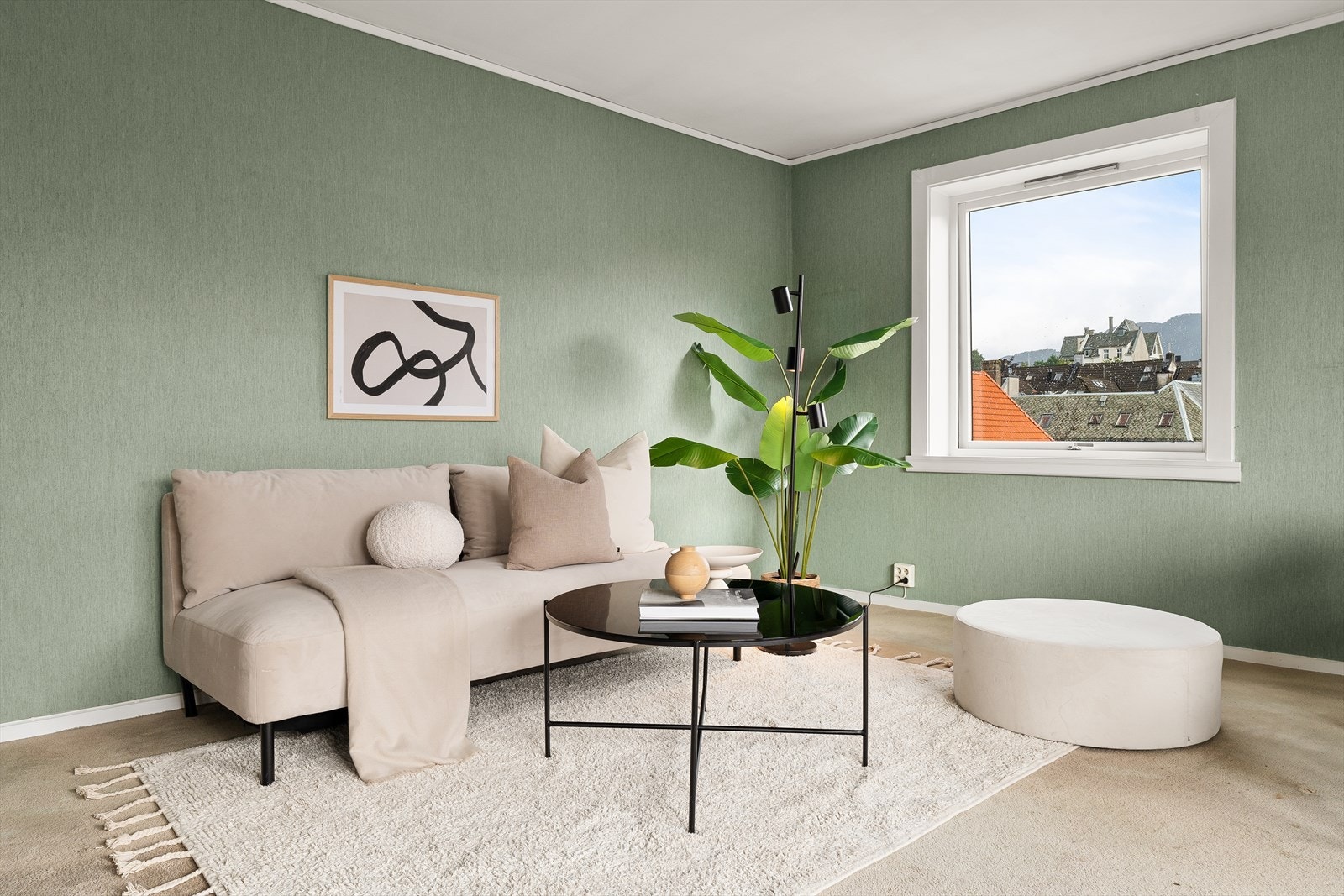 Leiligheten har en fin beliggenhet i byggets 4. etasje, med en praktisk planløsning. Galleribilde