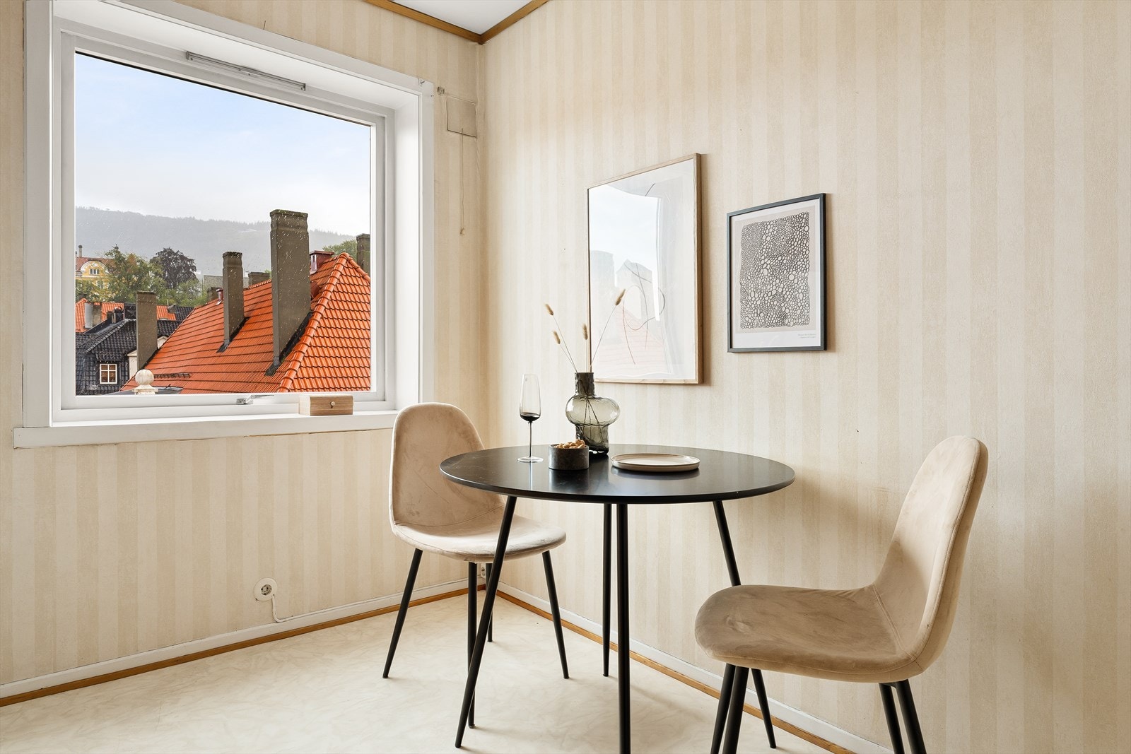 På kjøkkenet er det også plass til frokostbord. Galleribilde