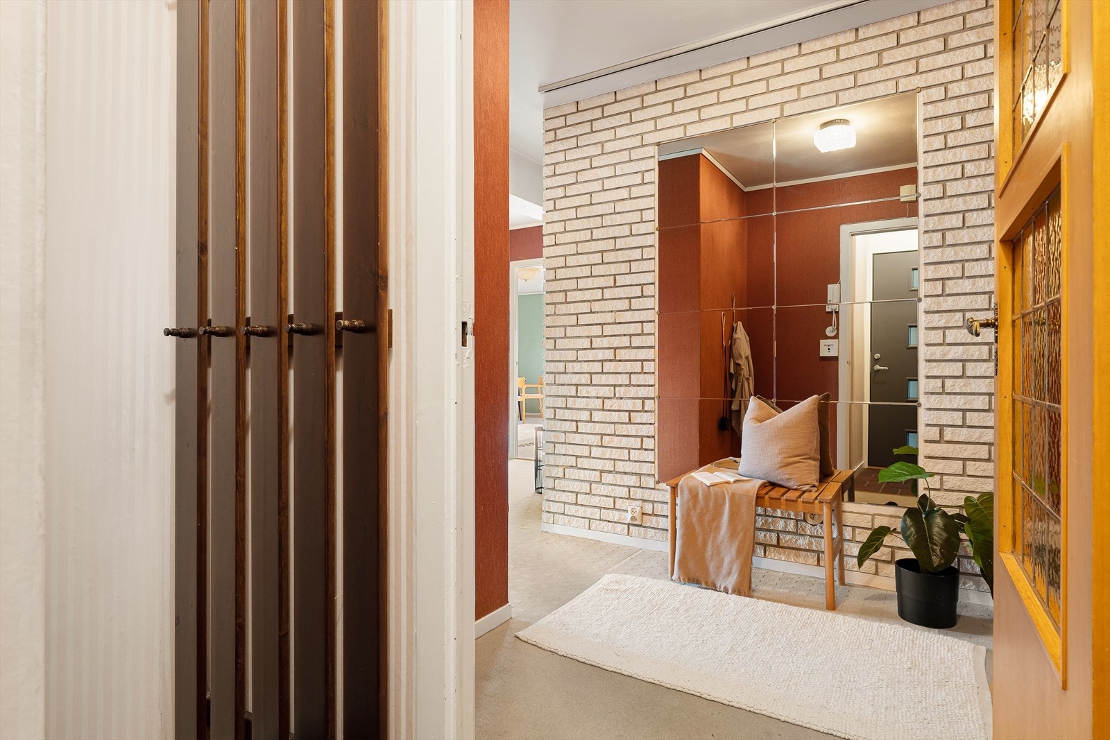 Entré/gang med plass til entrémøbler. Galleribilde