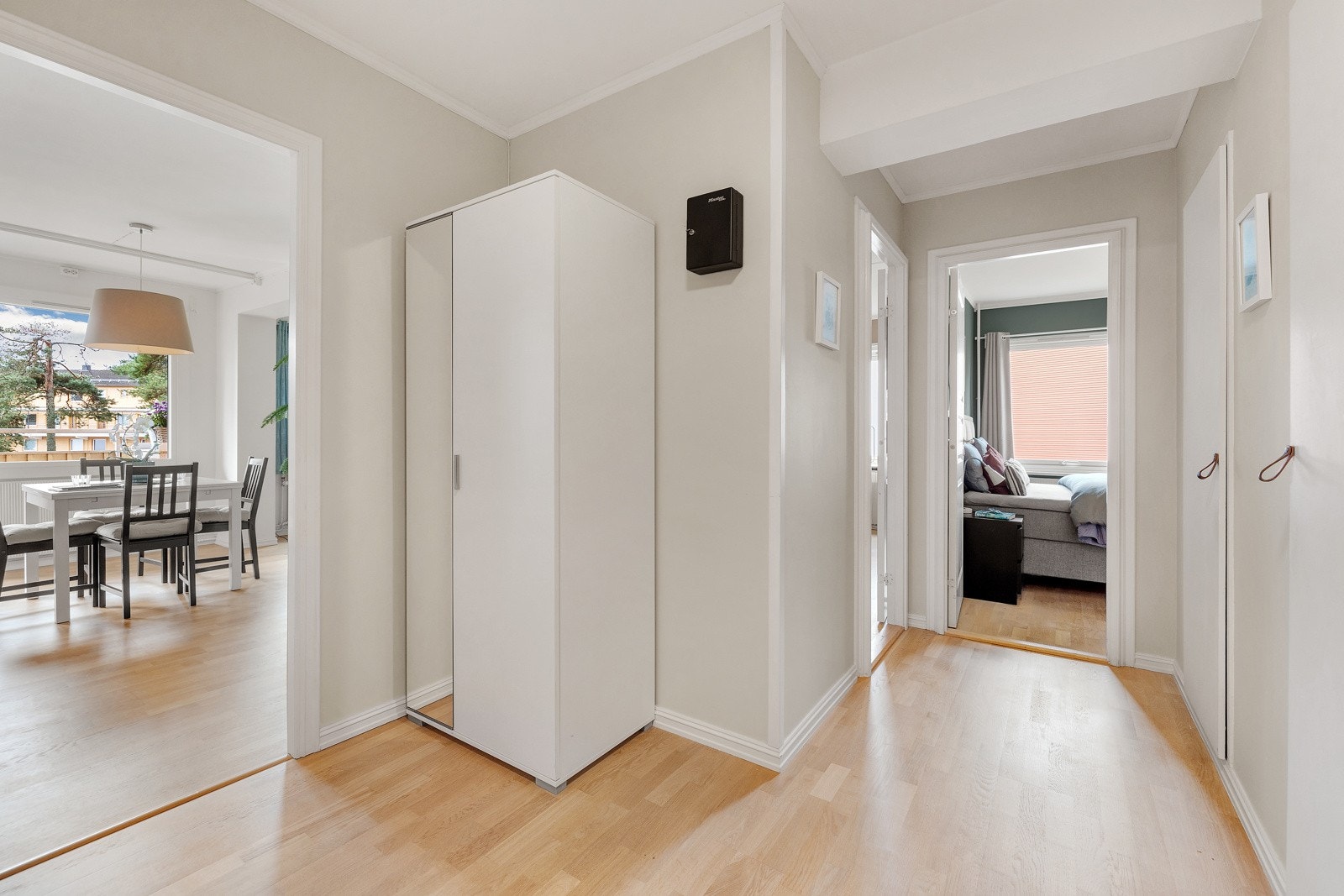 Nåværende eier har slipt alle gulv i leiligheten, med unntak av soverommene. Arbeidet ble utført i 2019. Galleribilde